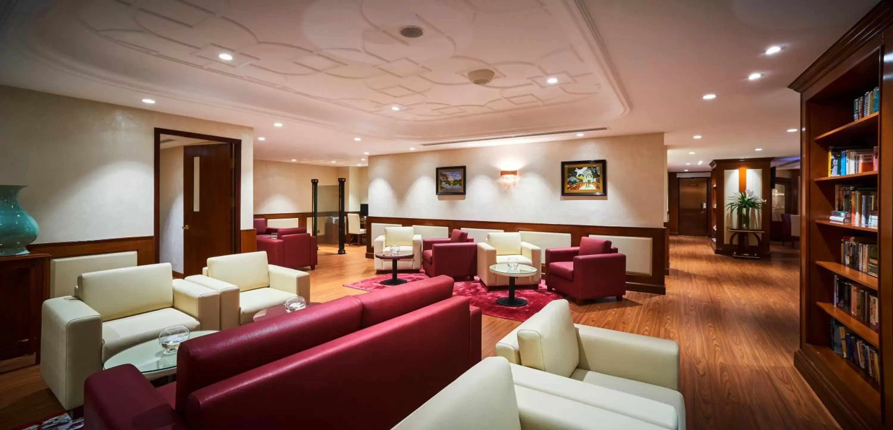 Lounge or bar, Lounge/Bar in Windsor Plaza Hotel