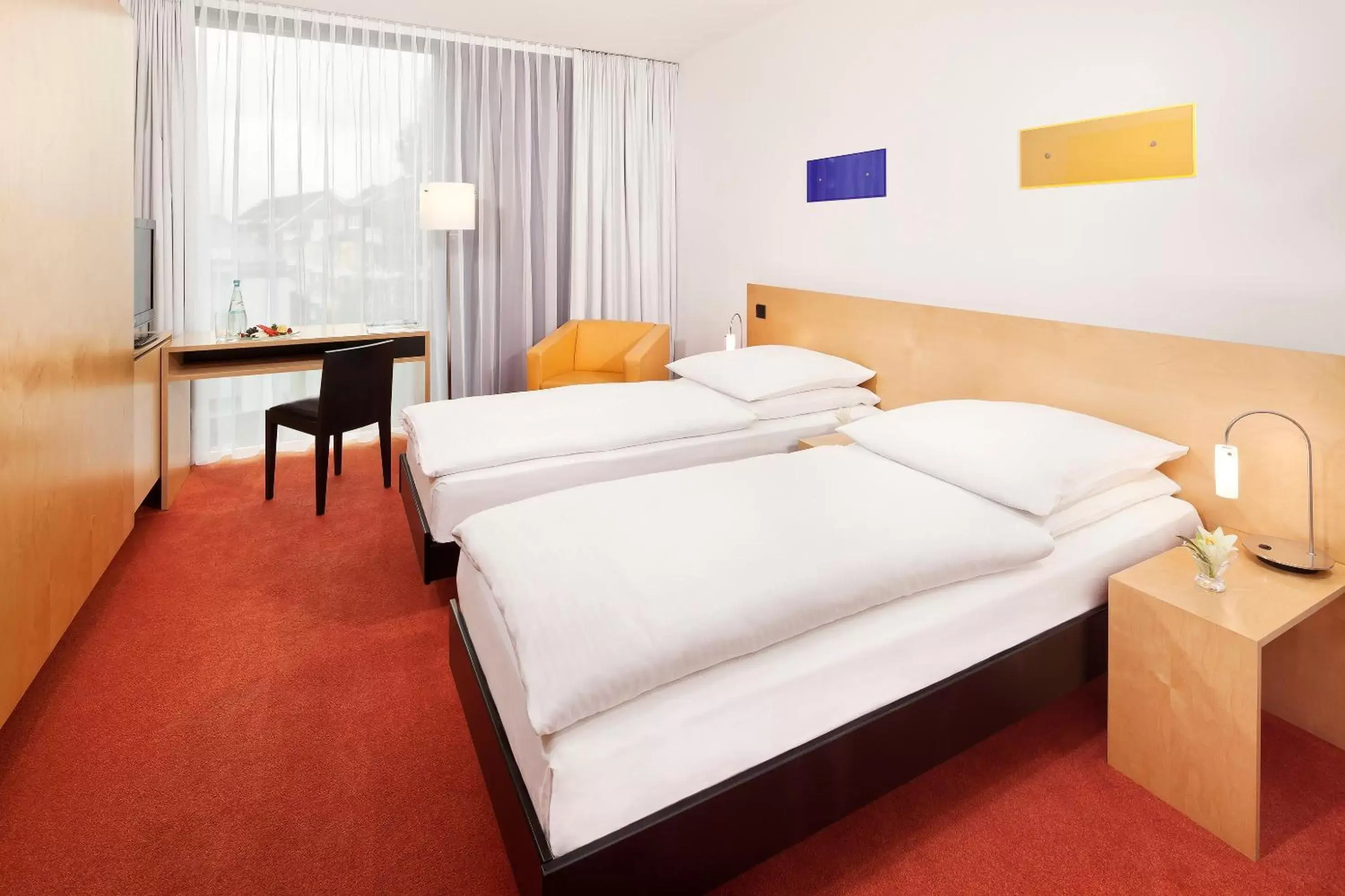 Photo of the whole room, Bed in INNSiDE by Meliá Düsseldorf Seestern