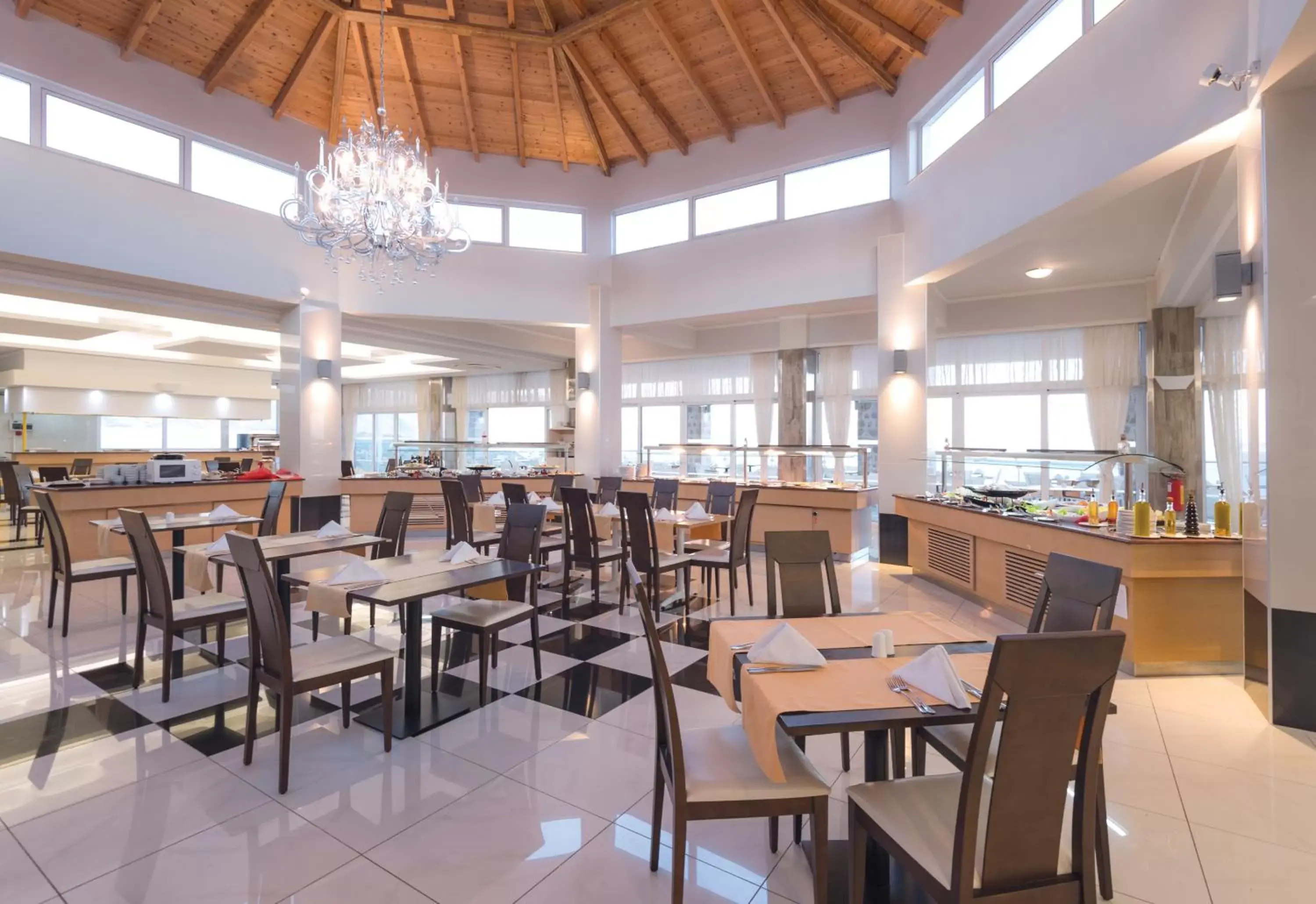 Restaurant/Places to Eat in Grand Blue Beach Hotel
