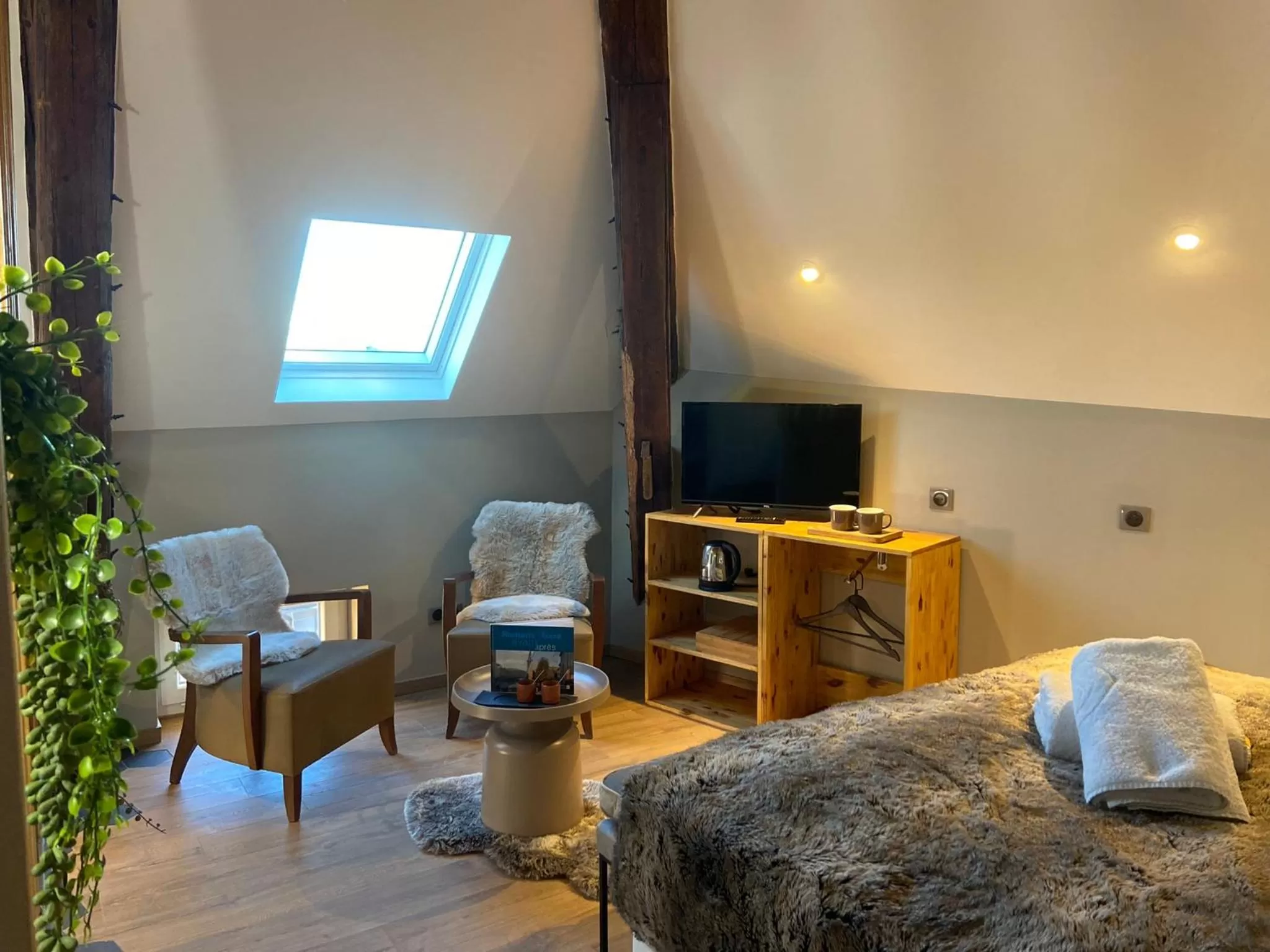 Seating area, TV/Entertainment Center in LA TOUR YVELINE