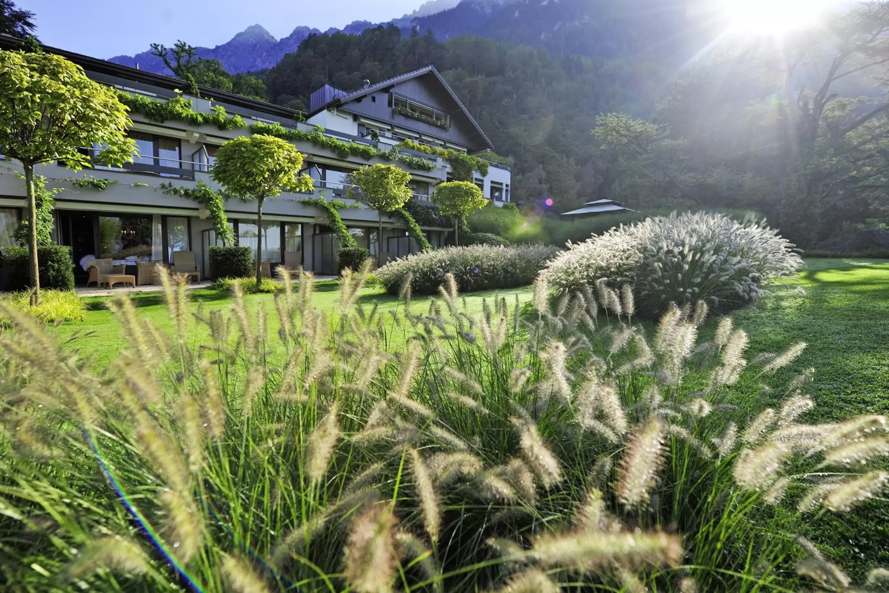 Garden, Property Building in Park Hotel Sonnenhof - Relais & Châteaux