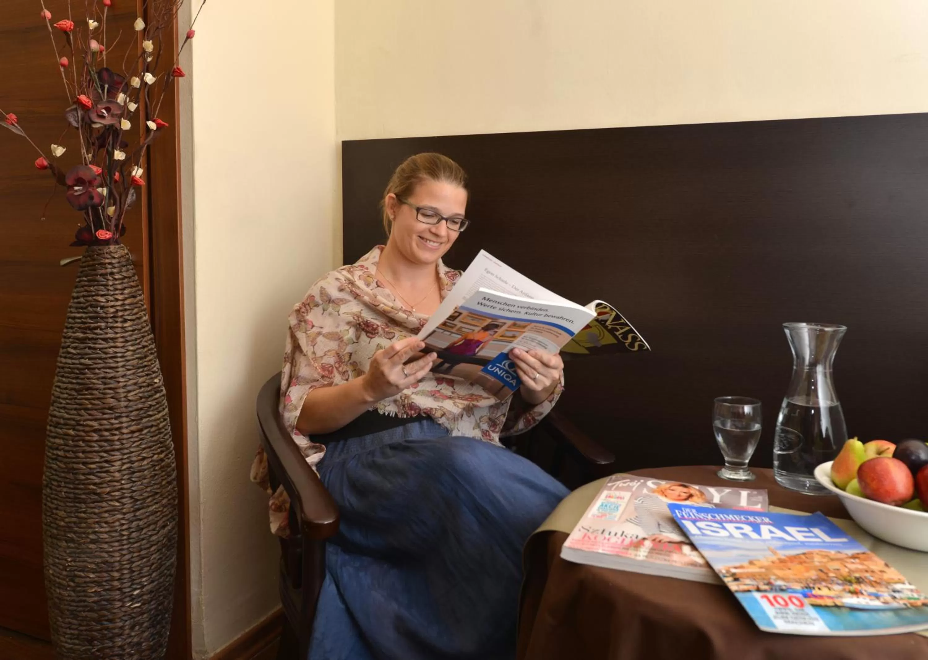 Communal lounge/ TV room in A Little House In Rechavia