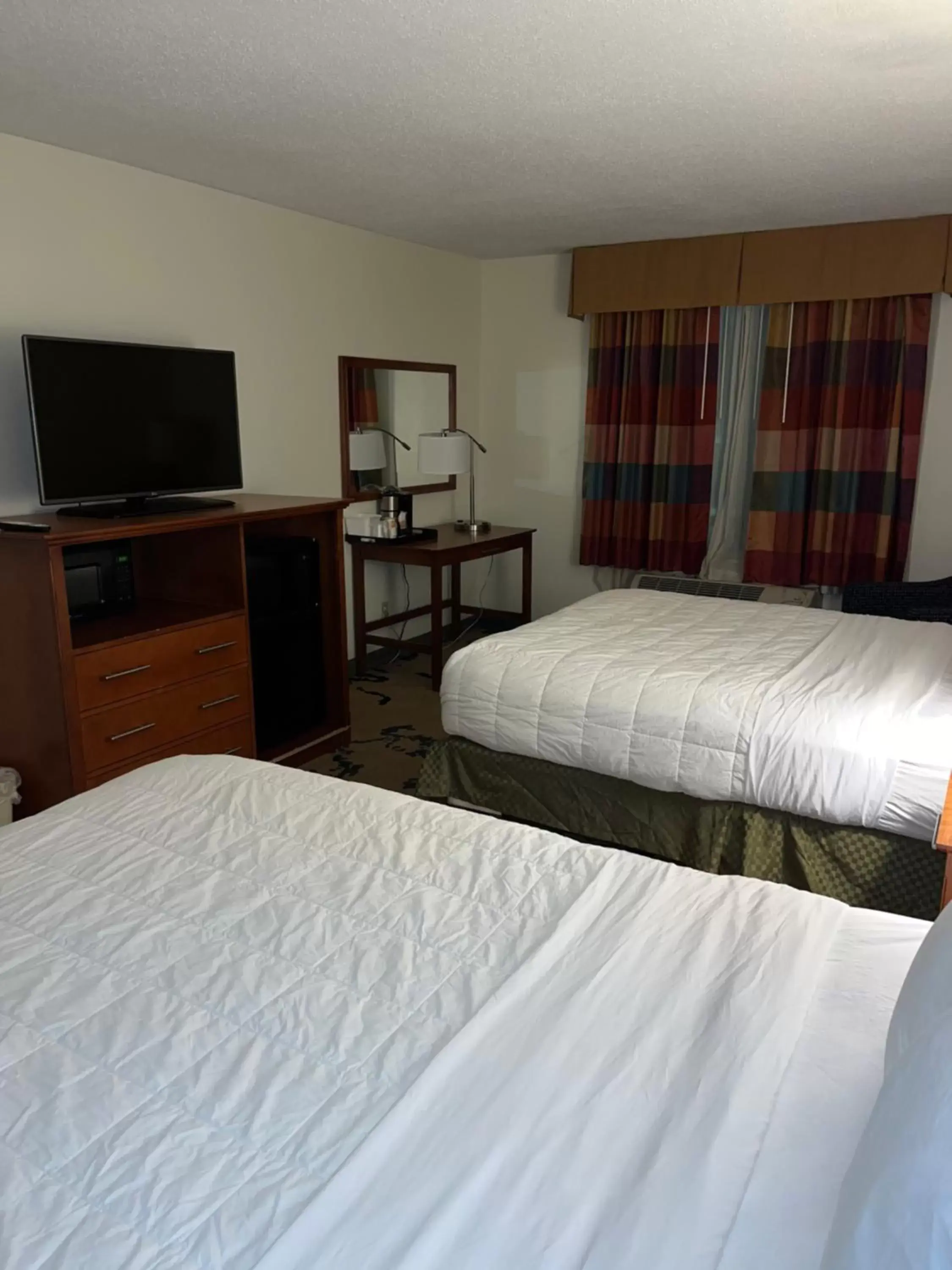 Bed in Quality Inn and Conference Center Greeley Downtown