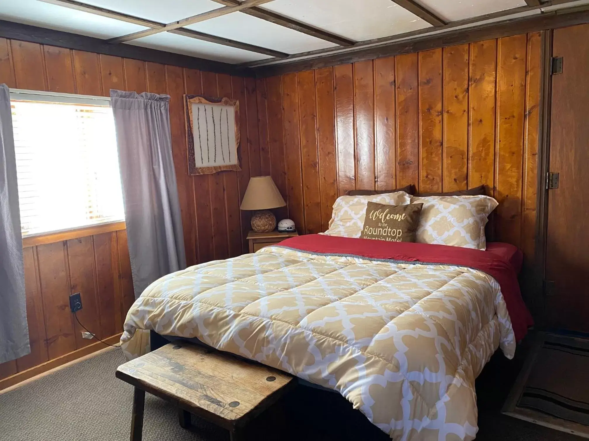 Bed in Roundtop Mountain Vista - Cabins and Motel