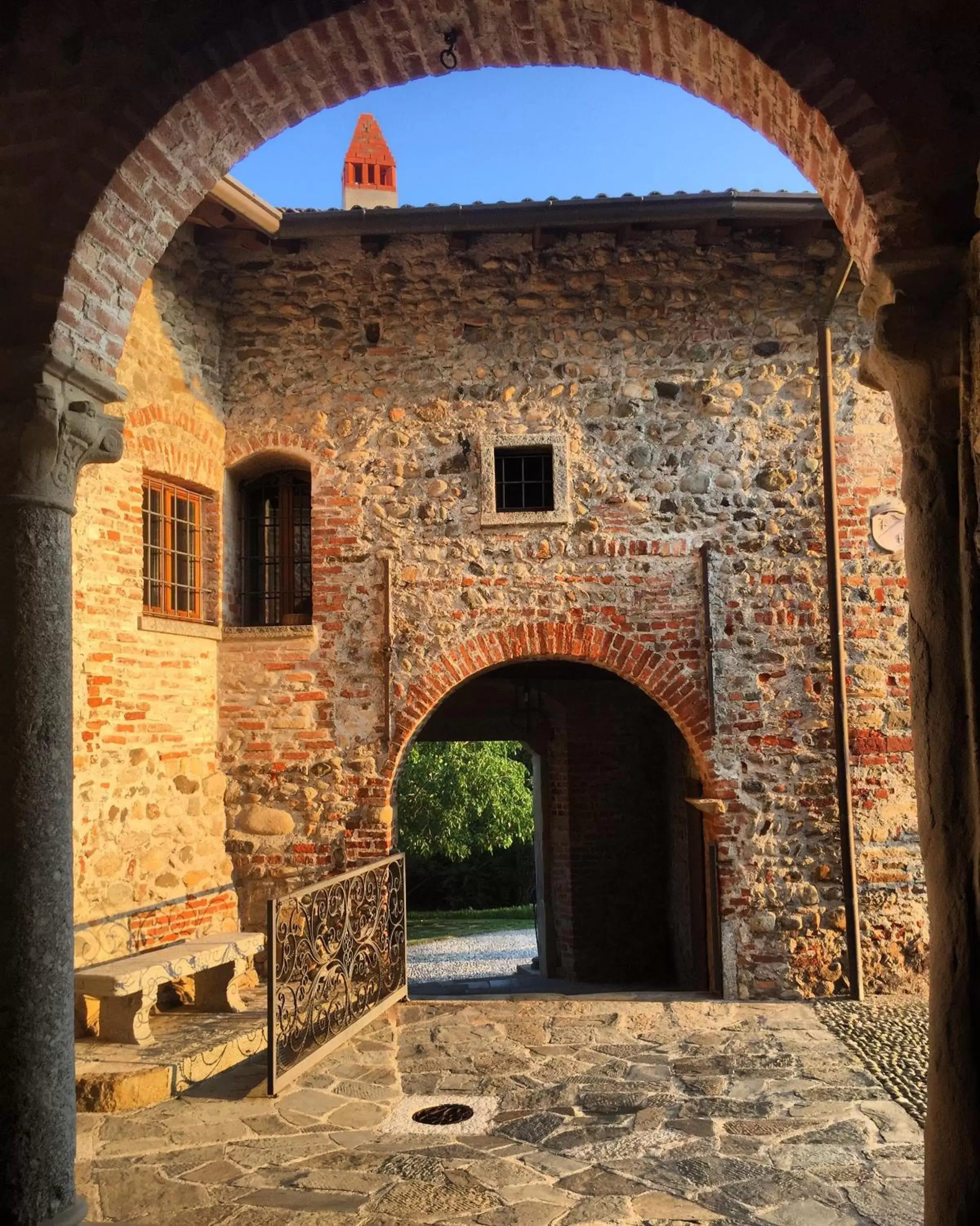 Property building in Castello di Cernusco Lombardone