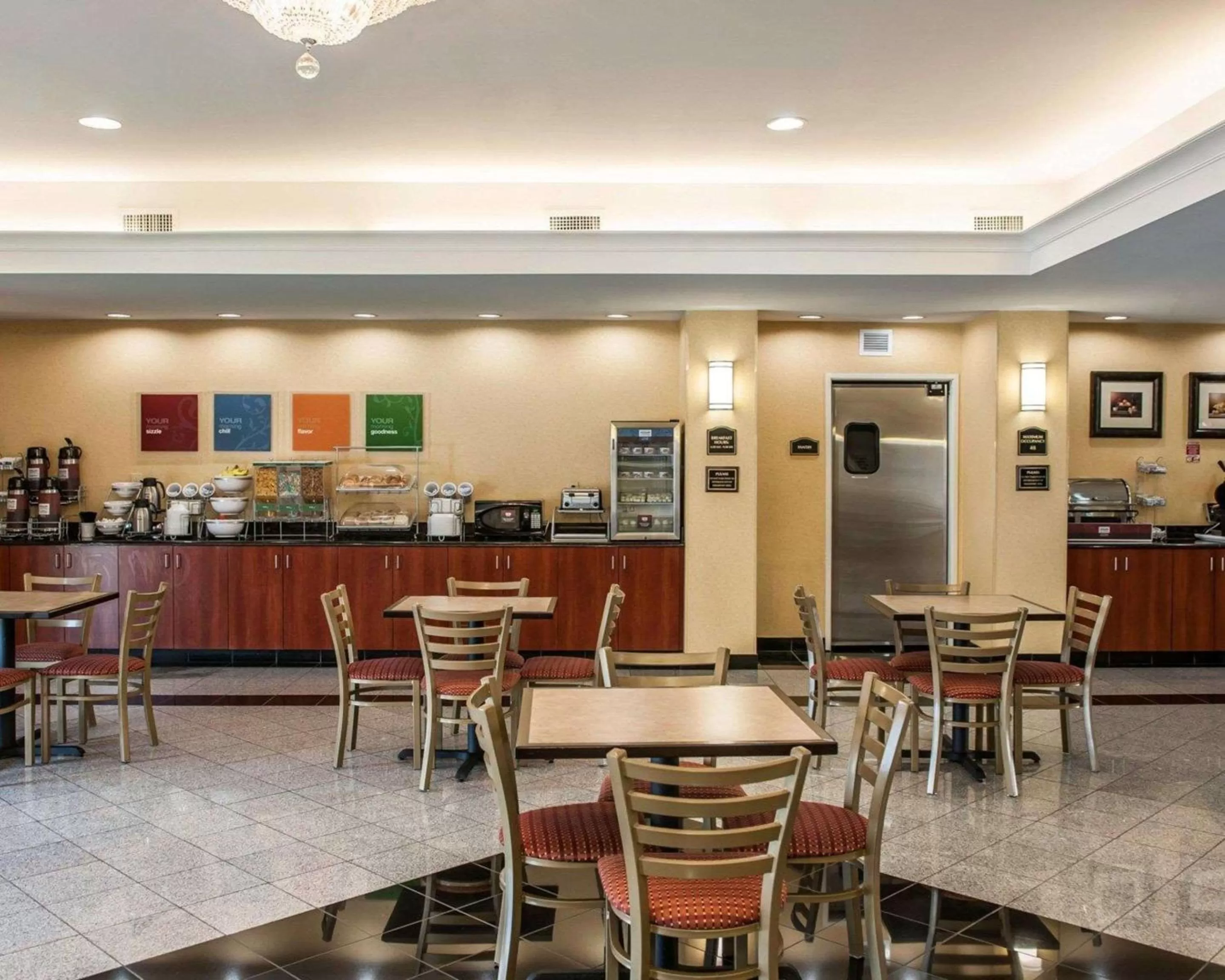 Restaurant/places to eat in Comfort Suites near Indianapolis Airport
