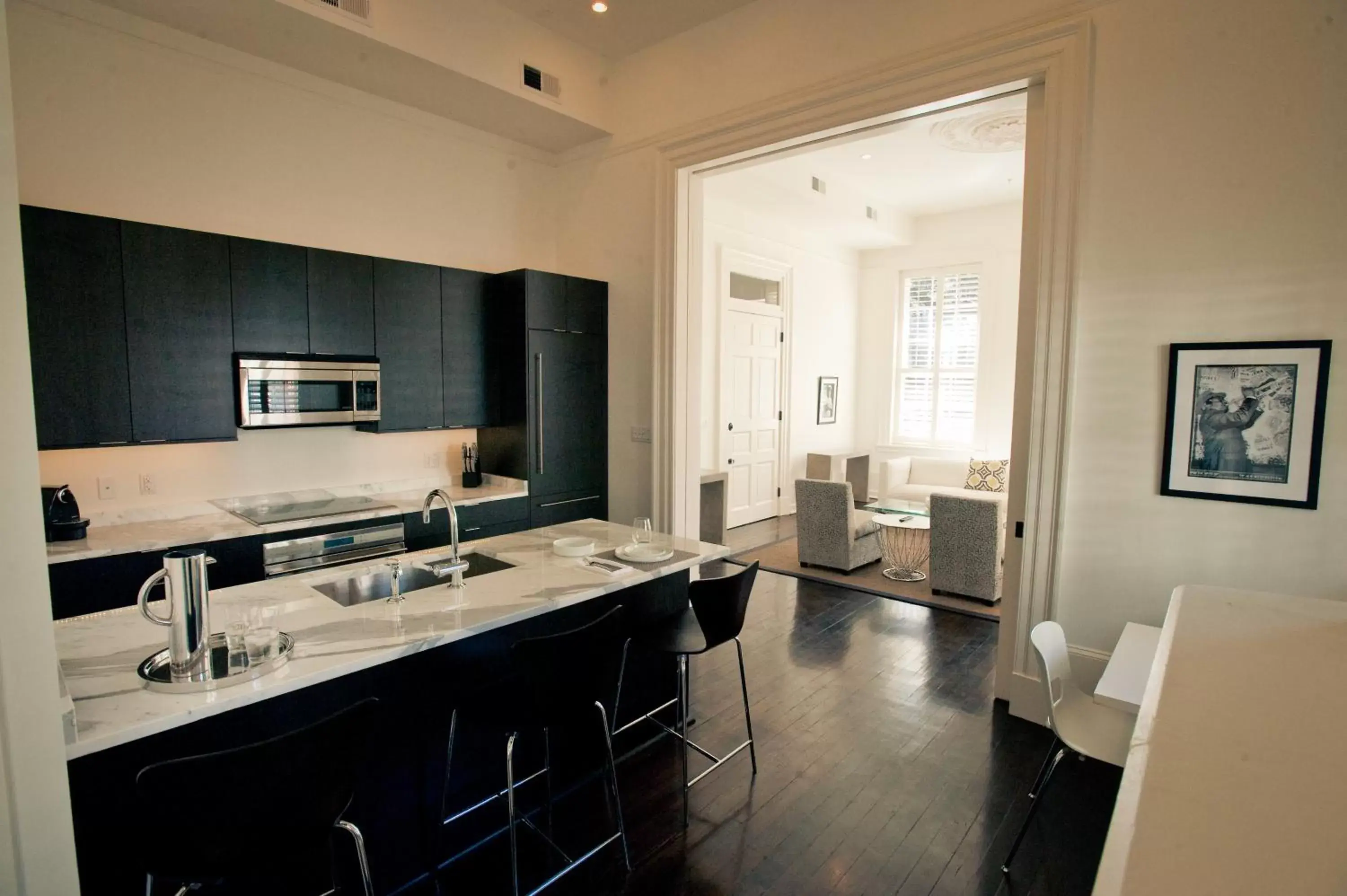 Kitchen or kitchenette, Bathroom in Melrose Mansion Suites