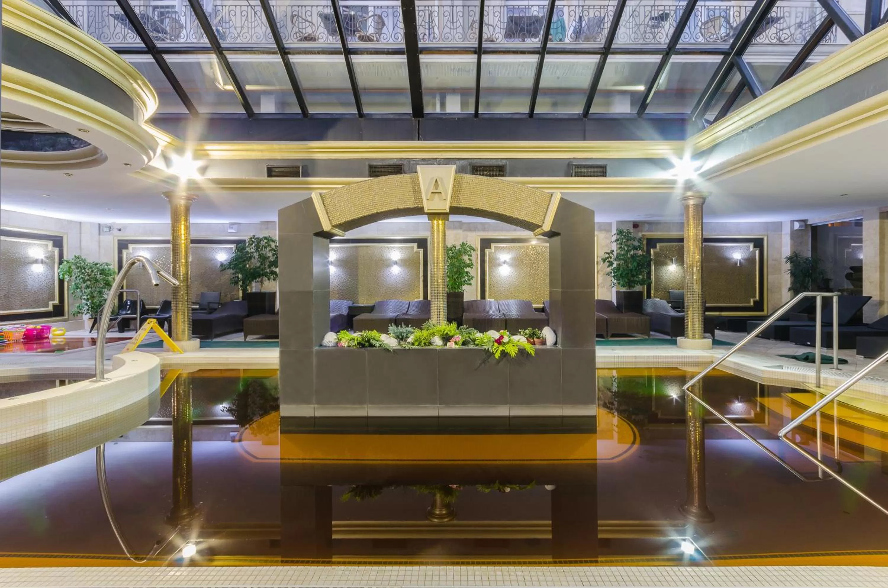 Swimming pool in Hotel Aurum