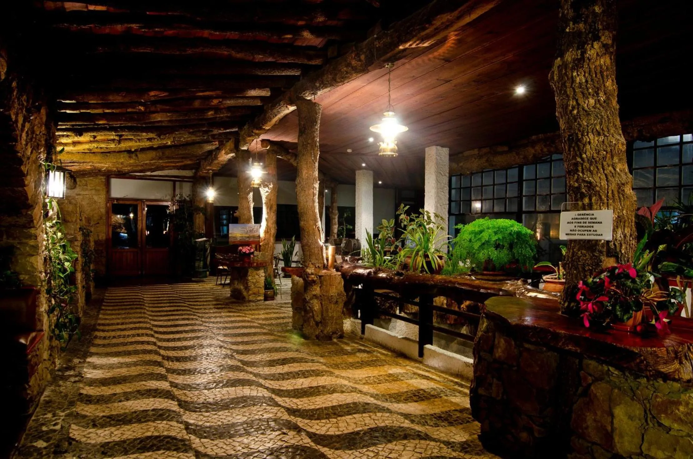 Restaurant/places to eat in Estalagem Muchaxo Hotel