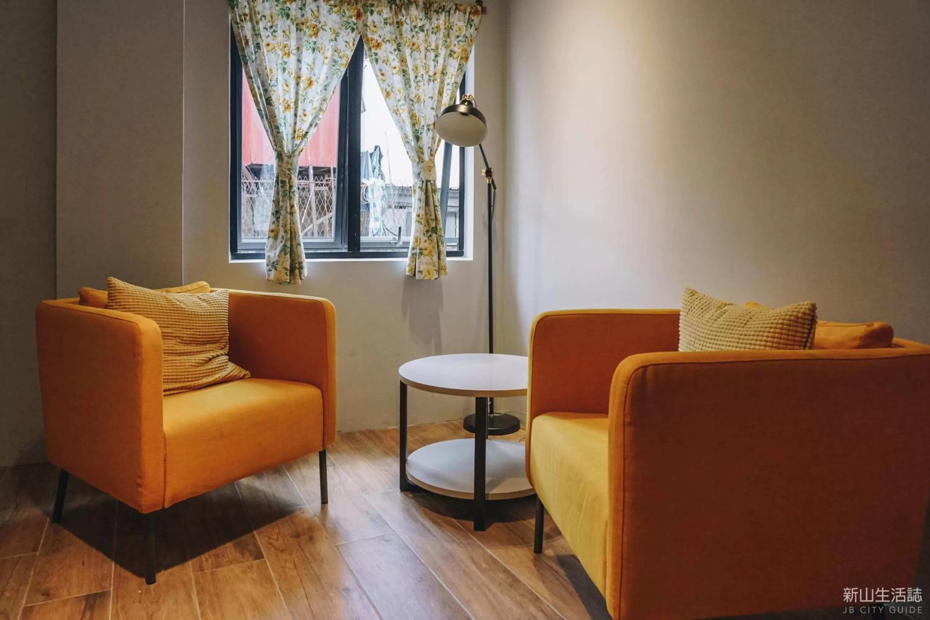 Seating area in HOTEL CIQ, JALAN TRUS