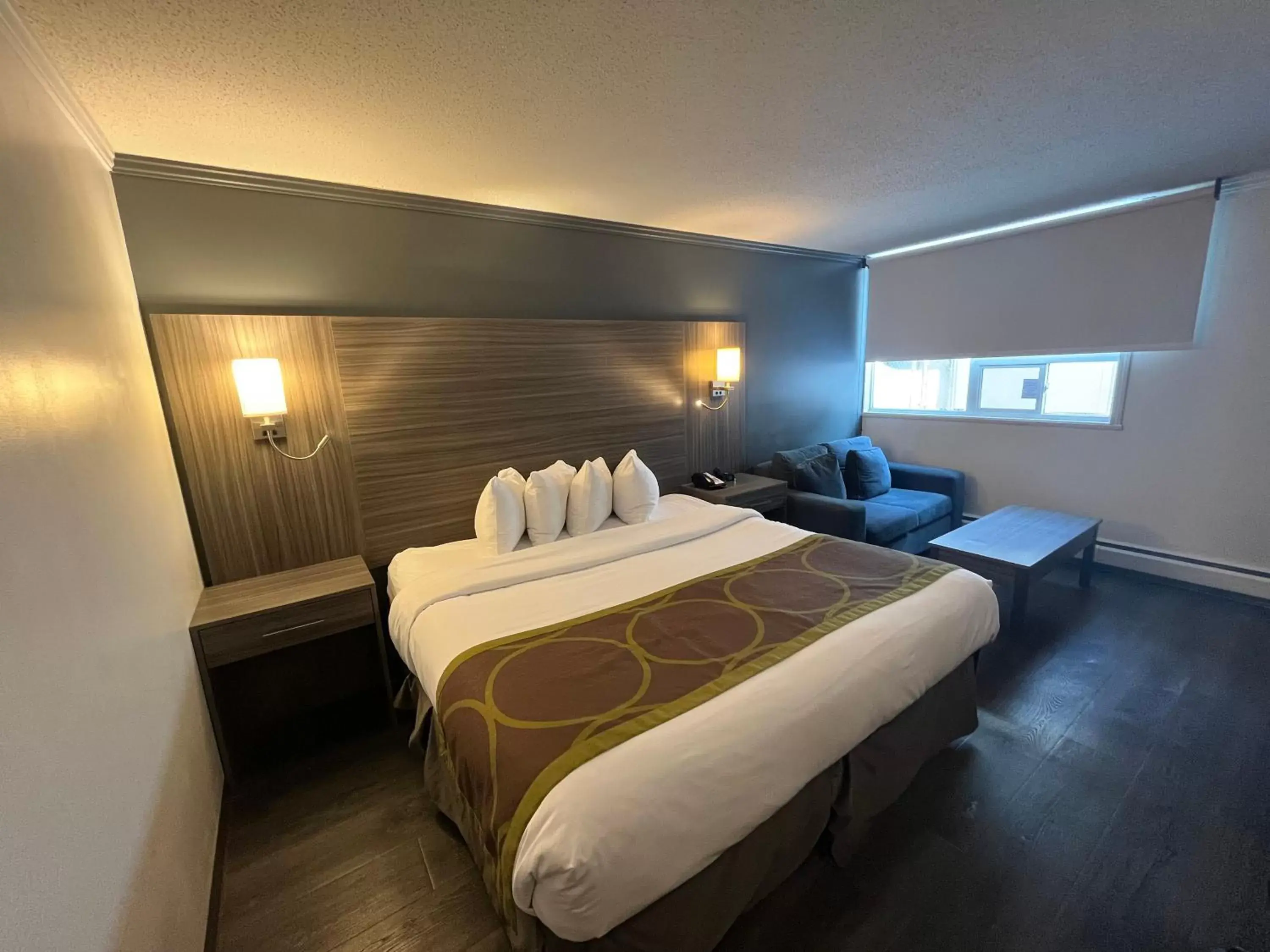 Bed in Super 8 by Wyndham Macleod Trail Calgary