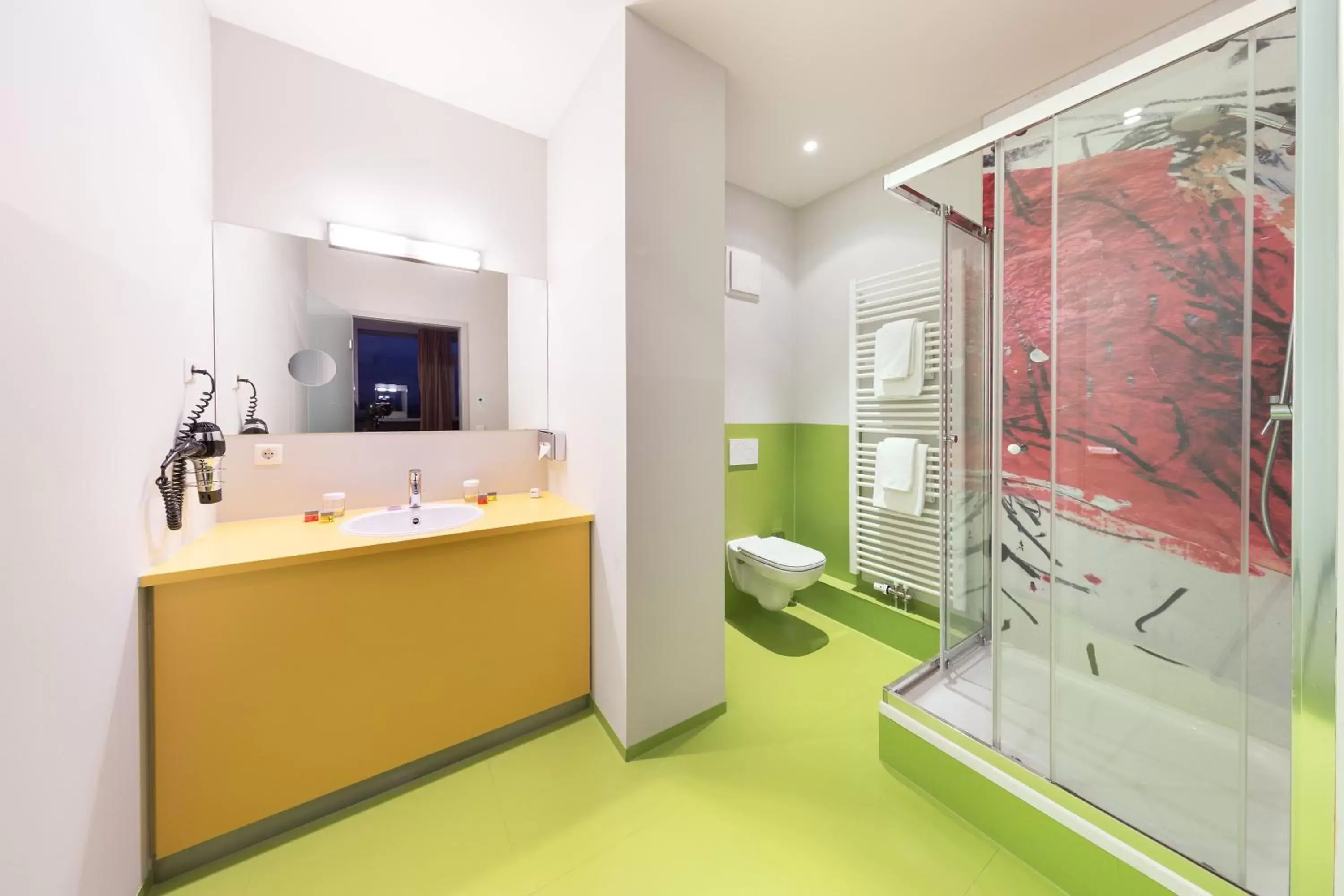 Photo of the whole room, Bathroom in AMH Airport-Messe-Hotel Stuttgart