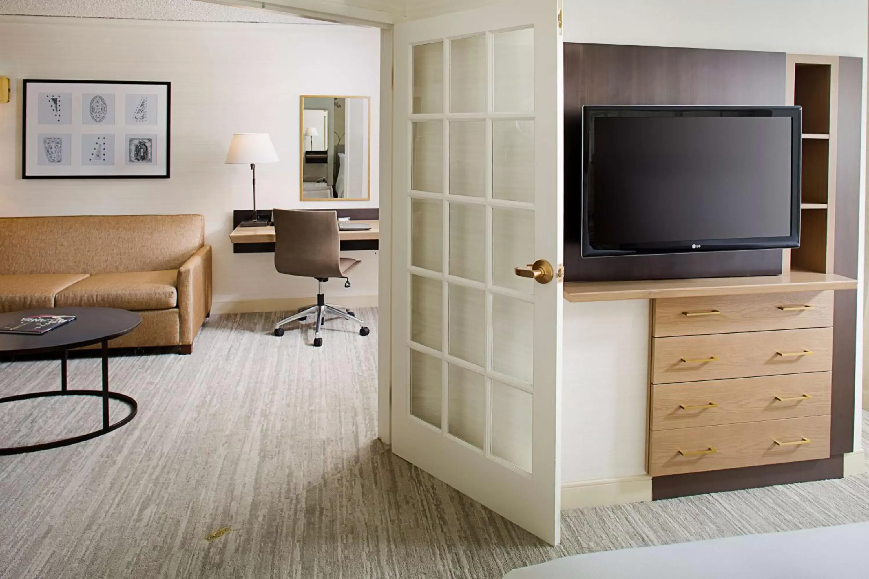 Bedroom, TV/Entertainment Center in Hilton Atlanta Perimeter Suites