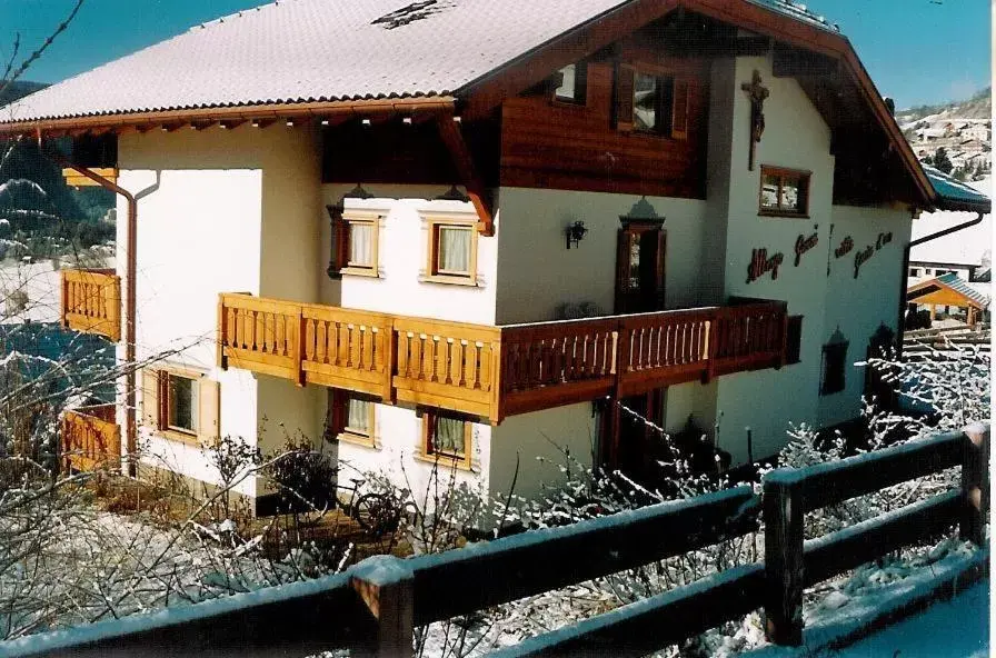 Property building, Winter in Garnì Goccia d'Oro