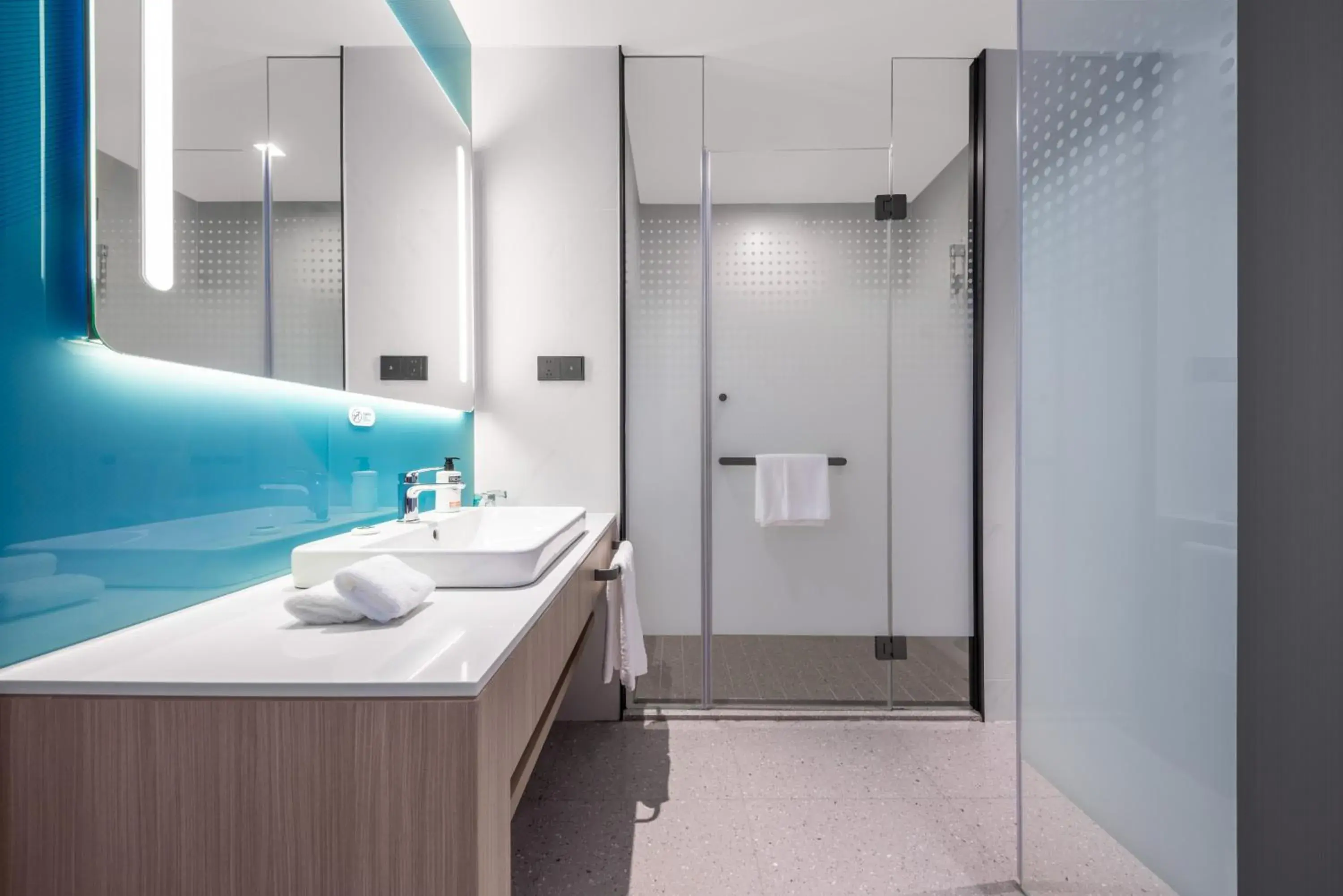 Shower, Bathroom in Holiday Inn Express Shantou Chenghai