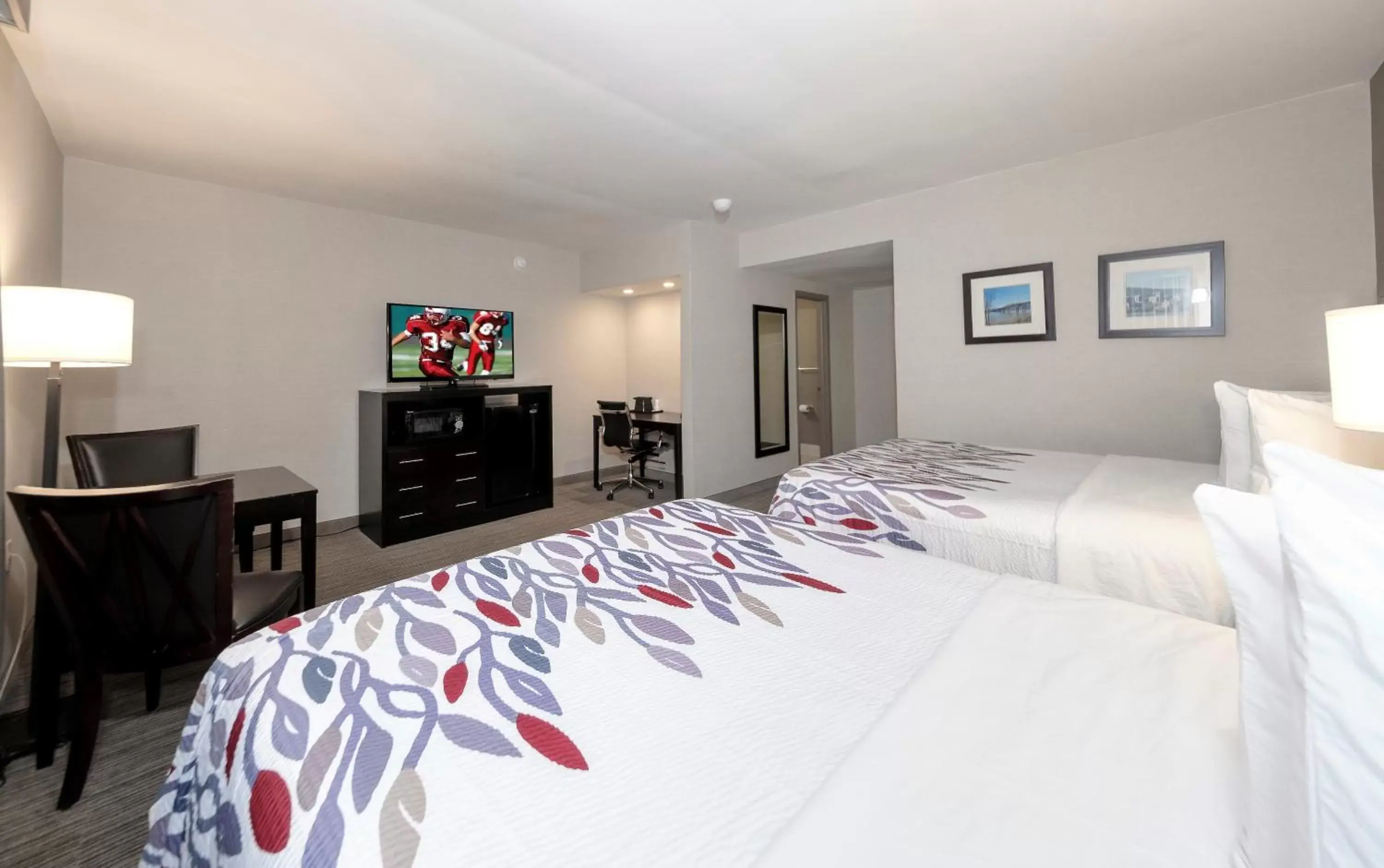 Photo of the whole room, Bed in Red Roof Inn & Suites Newburgh - Stewart Airport West Point Photo of the whole room, Bed in Red Roof Inn & Suites Newburgh - Stewart Airport West Point