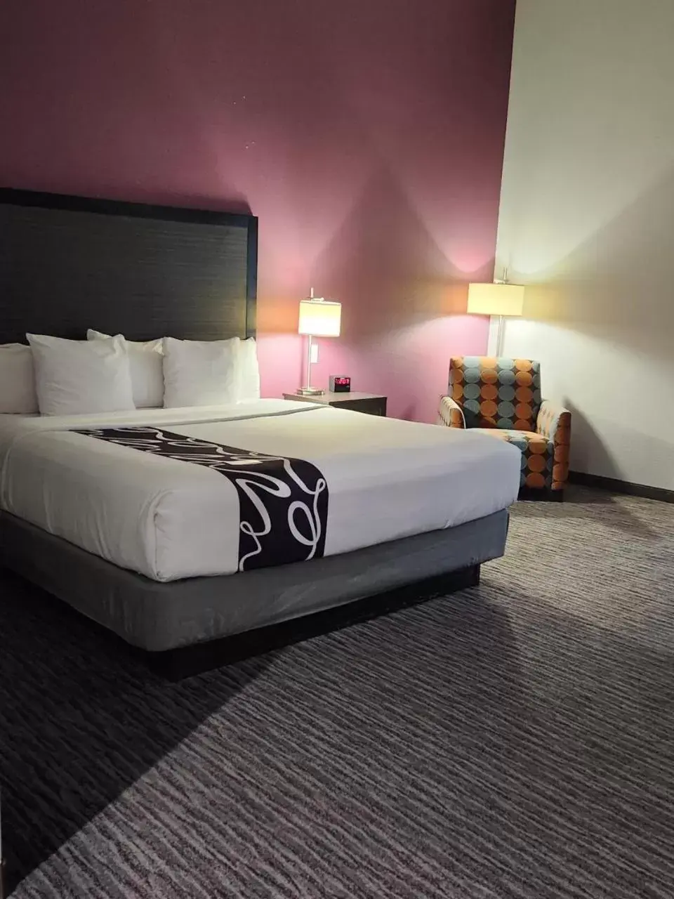 Bed in La Quinta by Wyndham Dallas Grand Prairie North