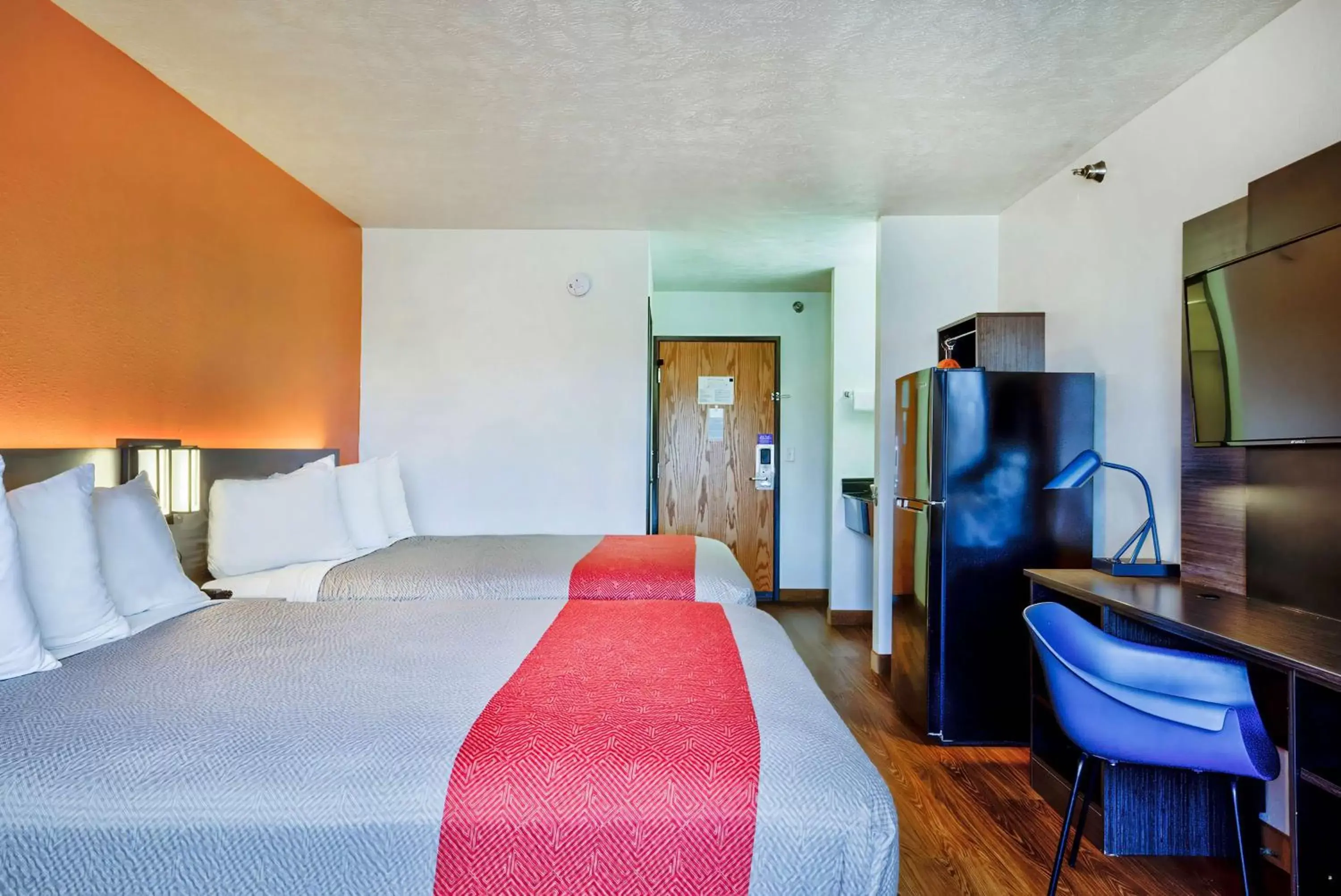 Bedroom, Bed in Motel 6-Percival, IA