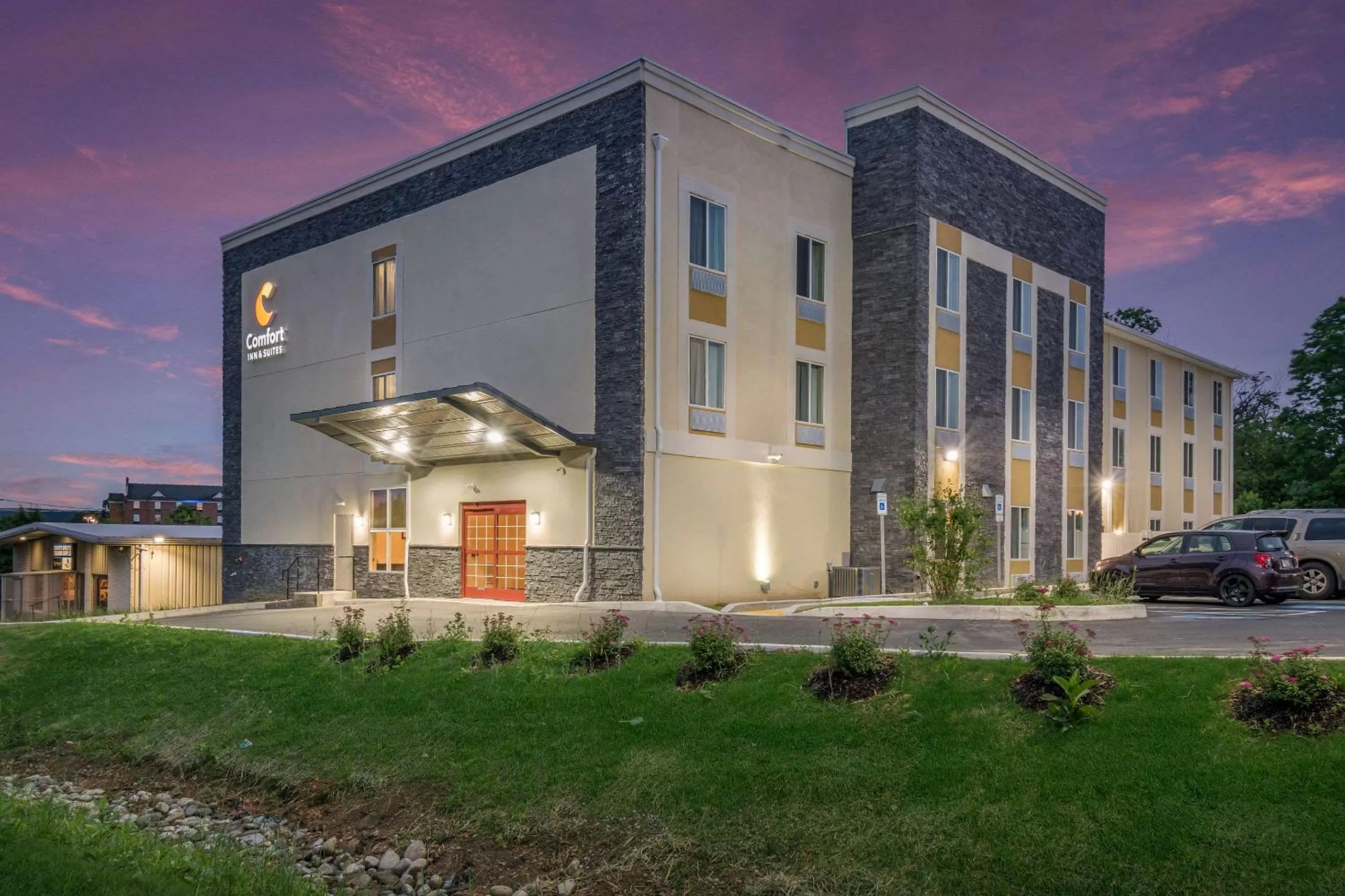 Property building in Comfort Inn & Suites Harrisburg - Hershey West