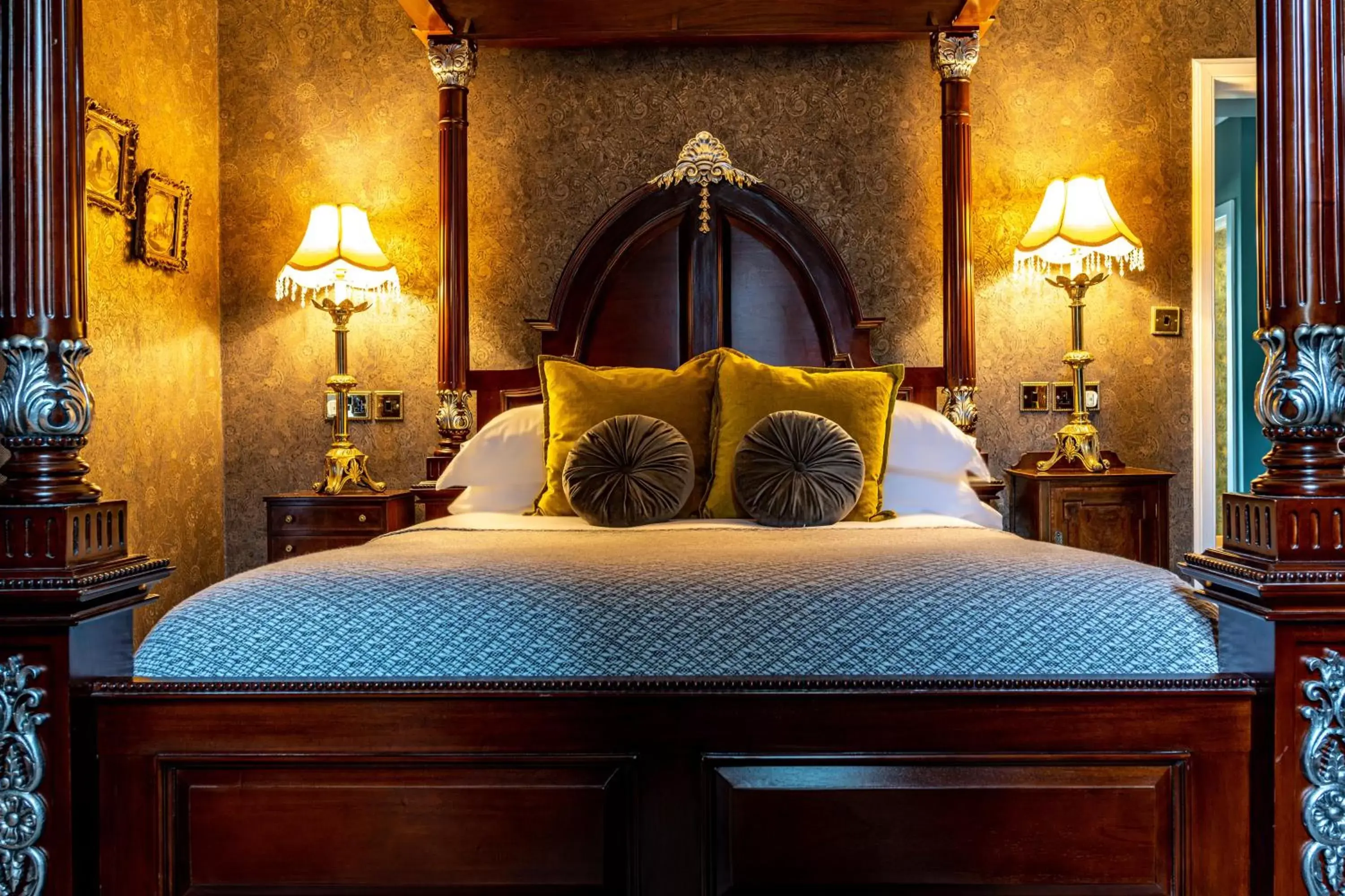 Bed in Melville Castle Hotel