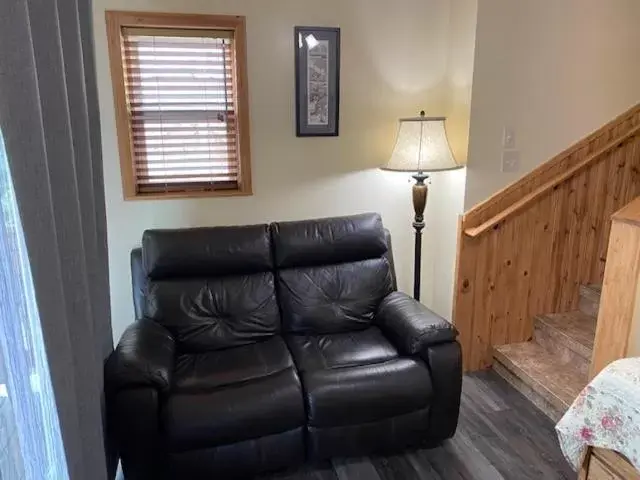 Seating Area in Yellowstone Riverside Cottages