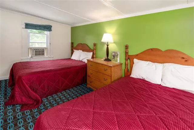 Bedroom, Bed in Perry's Motel and Cottages