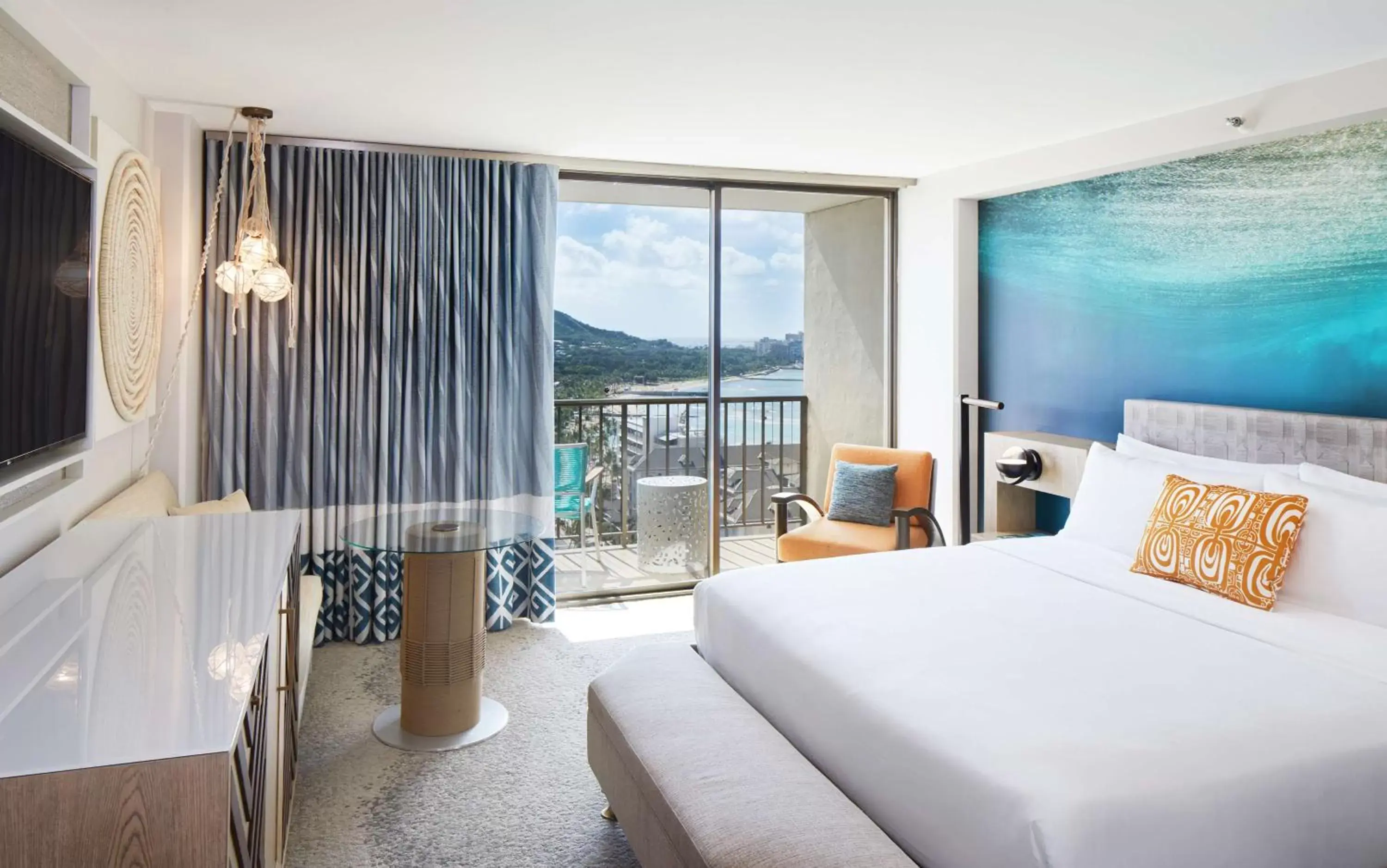 Bedroom in OUTRIGGER Waikiki Beachcomber Hotel