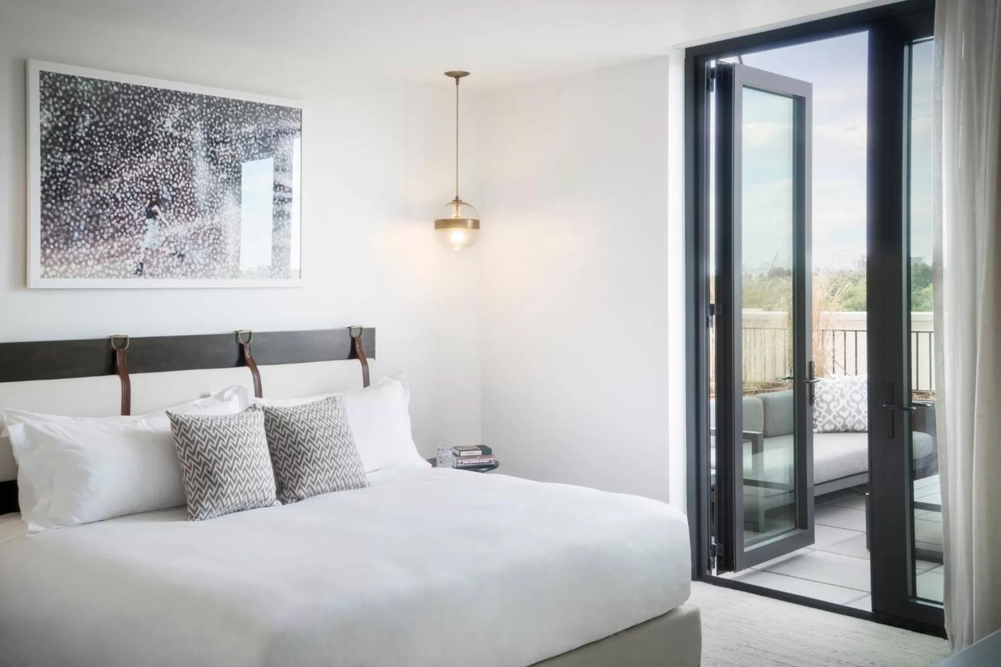 Photo of the whole room, Bed in Halcyon - A Hotel in Cherry Creek