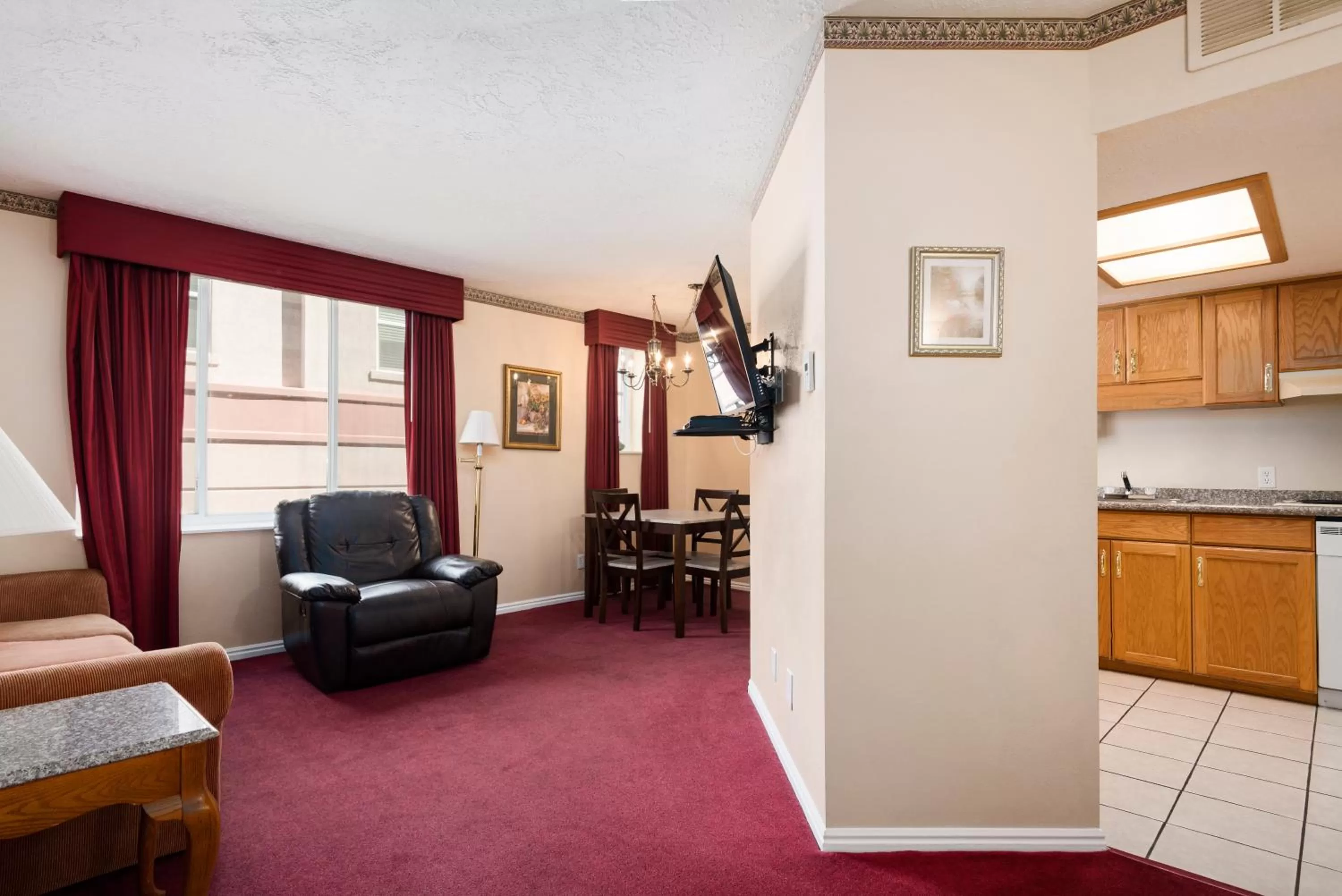 Kitchen or kitchenette, Bed in The Kimball at Temple Square