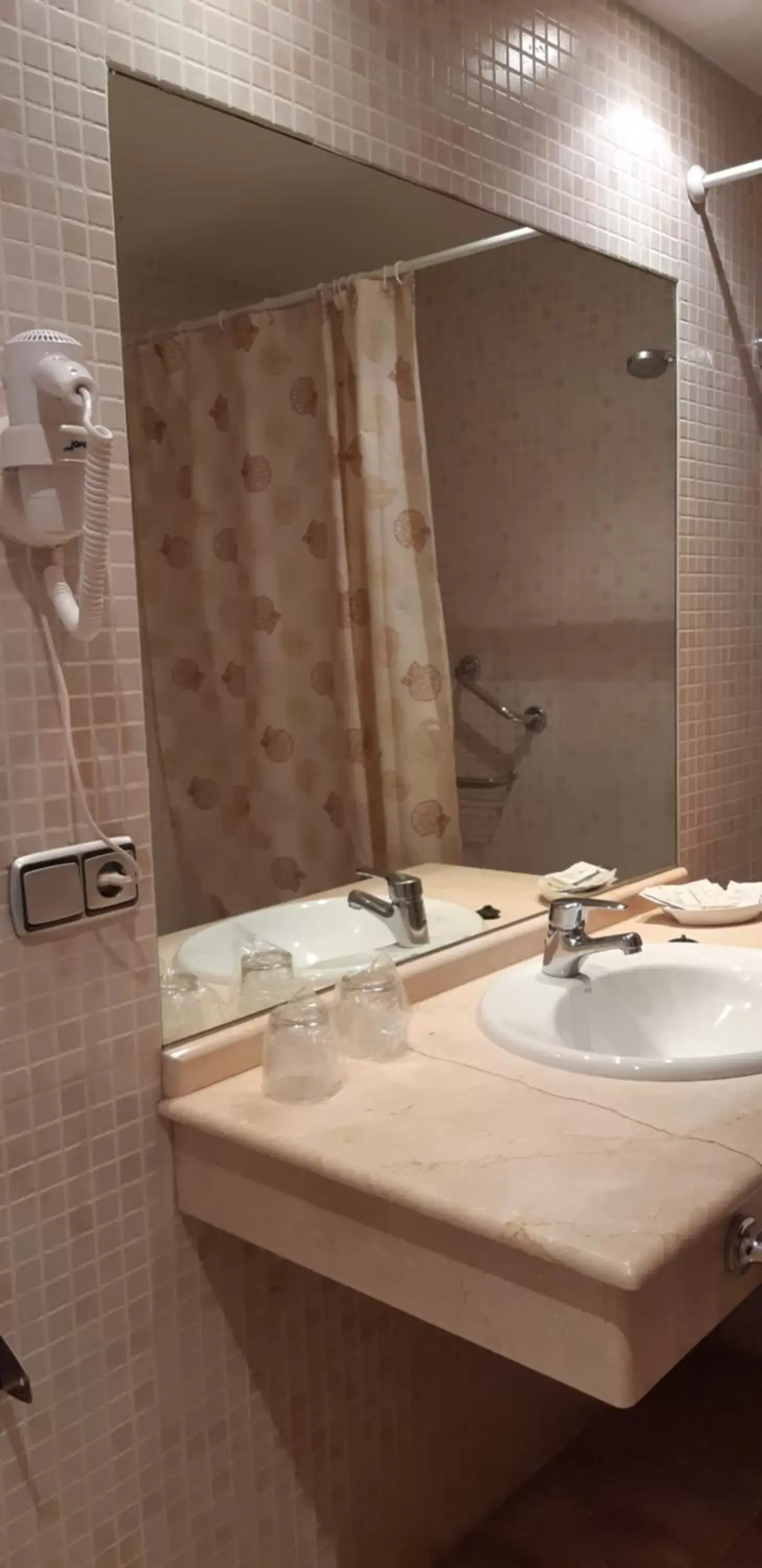 Bathroom in Hotel Torre Monreal