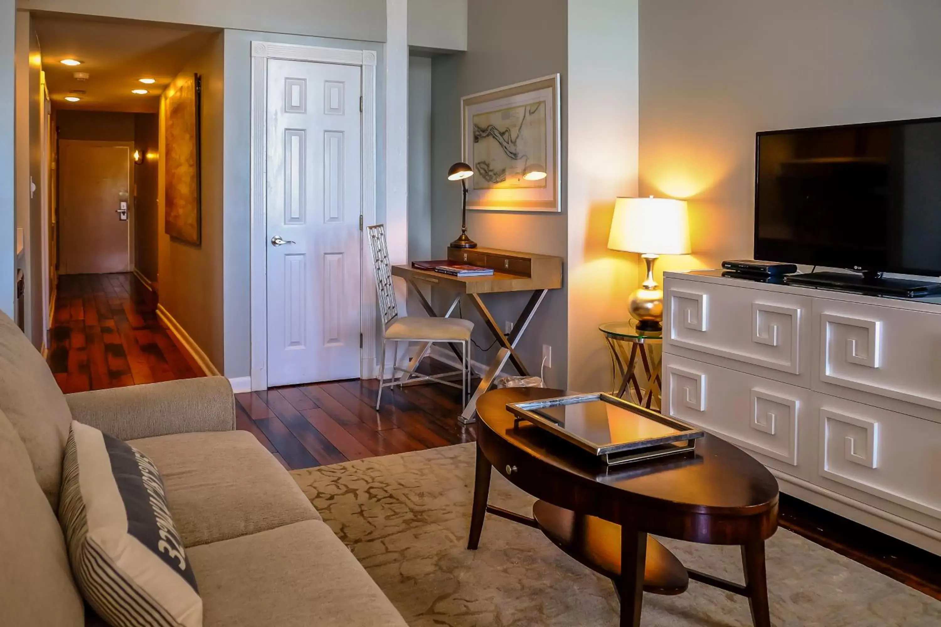 Photo of the whole room, Lounge/Bar in Olde Harbour Inn, Historic Inns of Savannah Collection