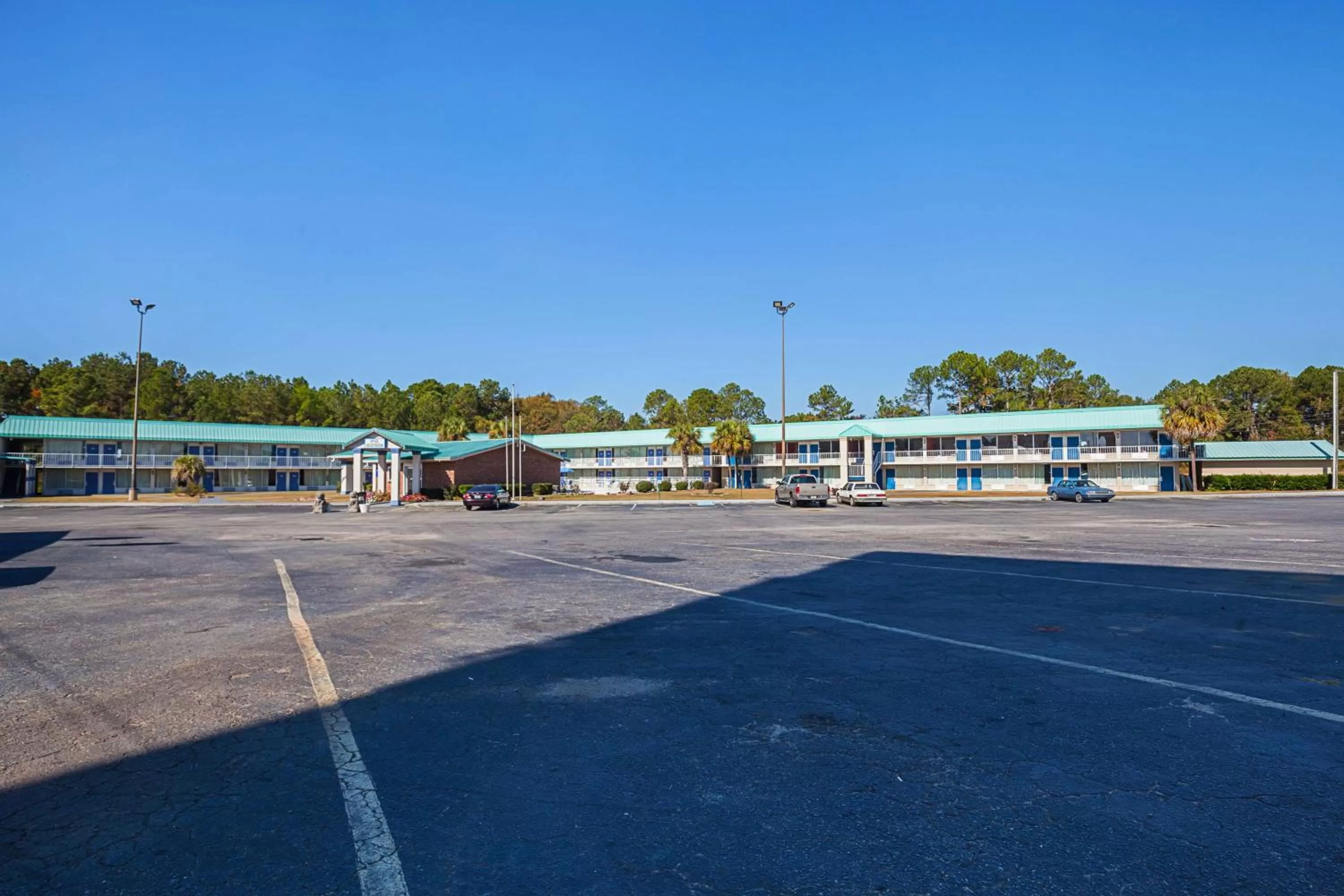 Property building in Motel 6-Tifton, GA