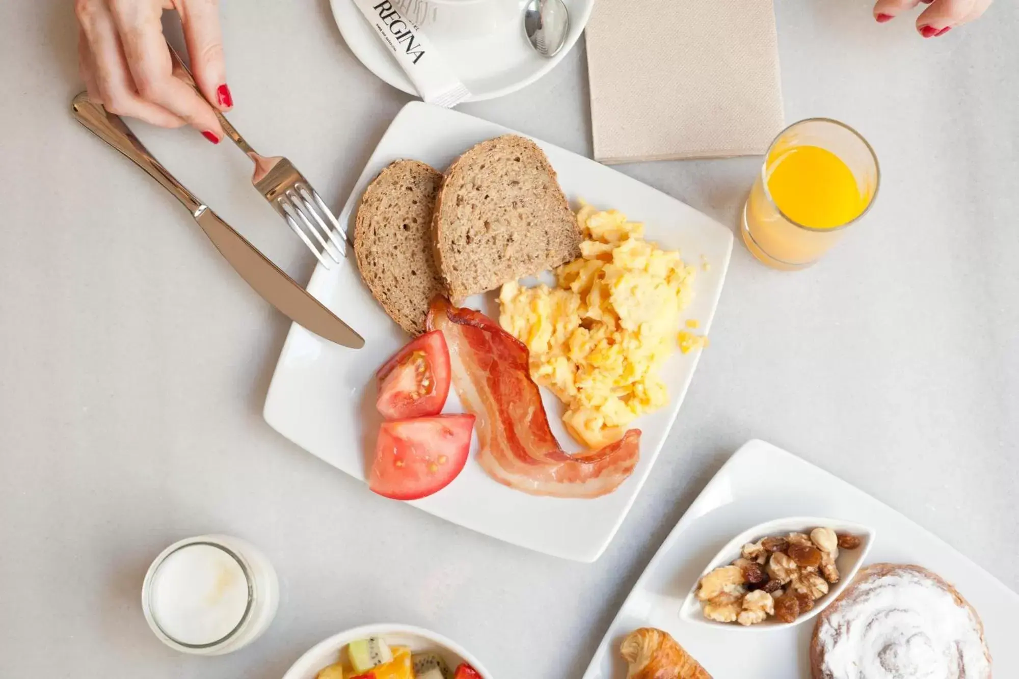 Restaurant/places to eat, Breakfast in Hotel Regina