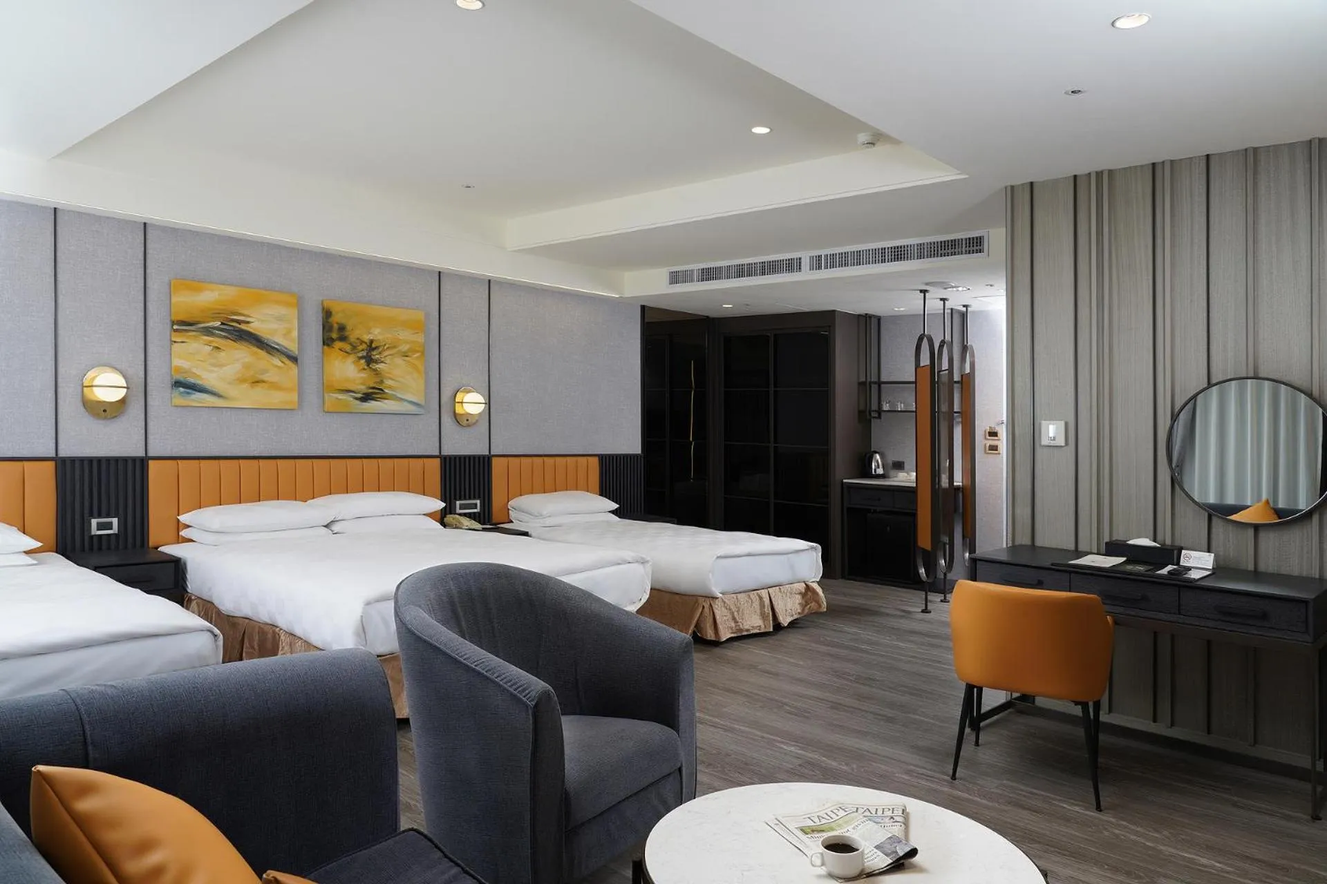 Photo of the whole room, Bed in E-DA Skylark Hotel