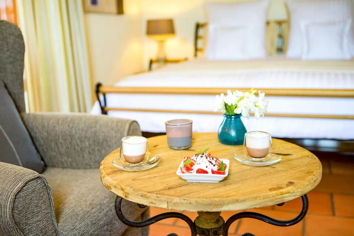 Seating area, Bed in Casa Font i Roig