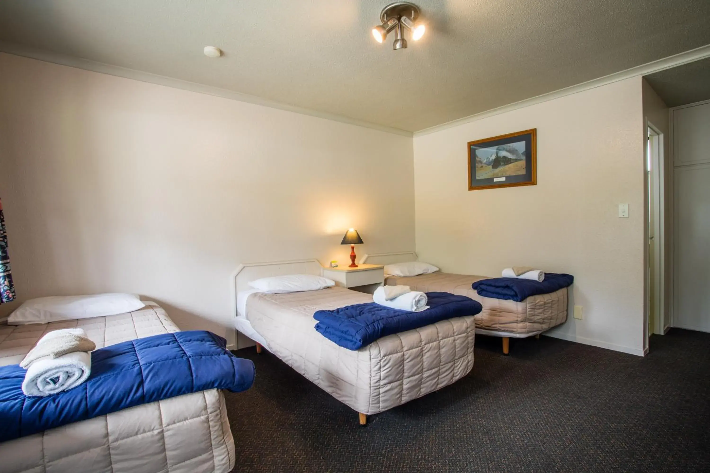 Photo of the whole room, Bed in Te Anau Top 10 Holiday Park and Motels