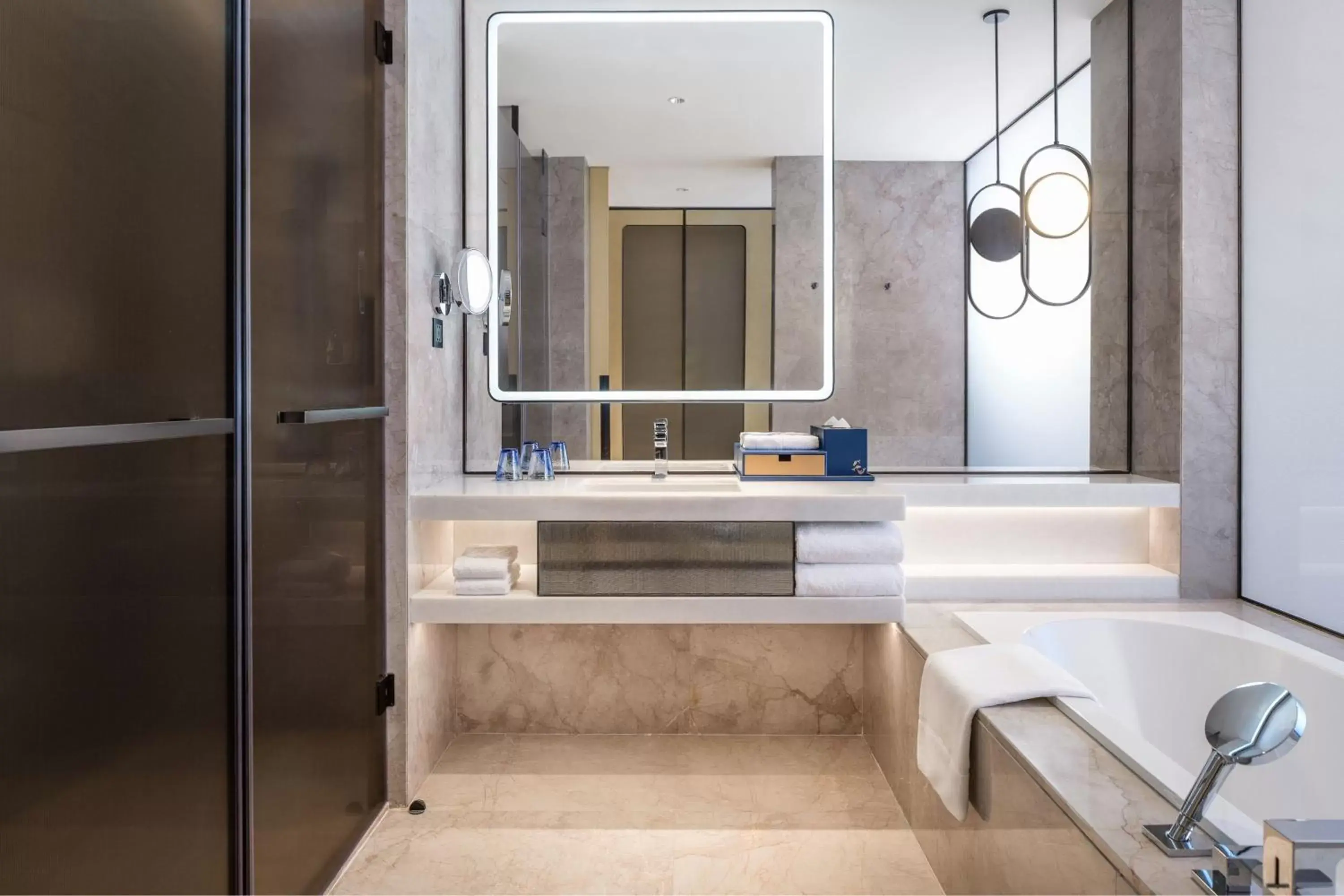 Photo of the whole room, Bathroom in Renaissance Zhuhai Hotel