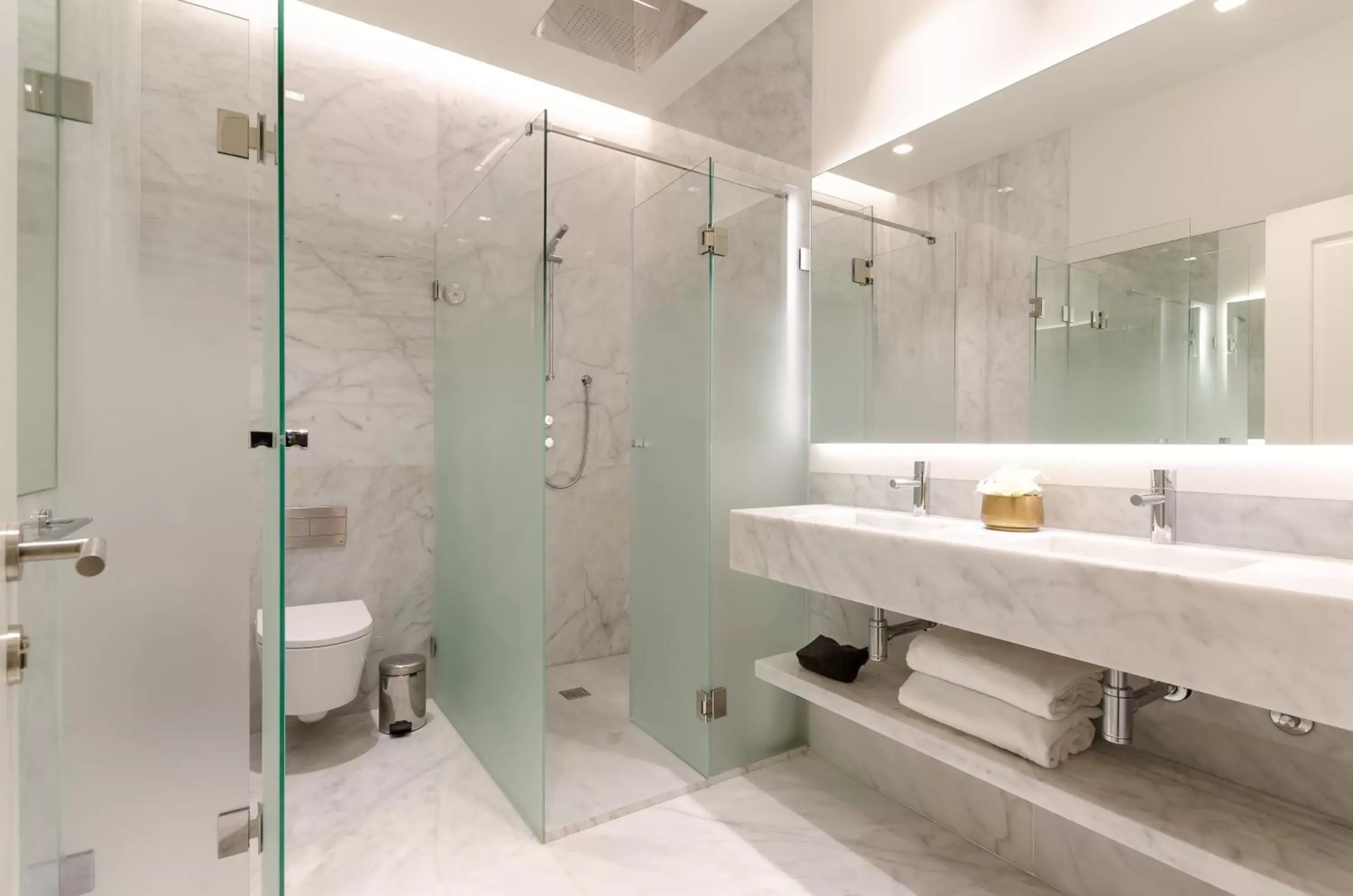 Shower, Bathroom in Hotel da Baixa