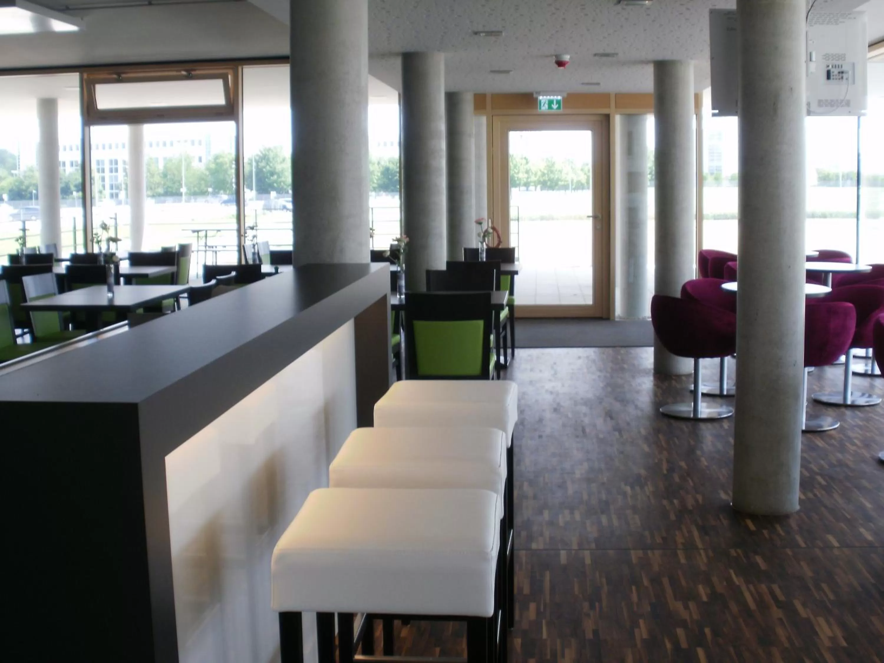 Lounge or bar in iQ-Hotel Ulm