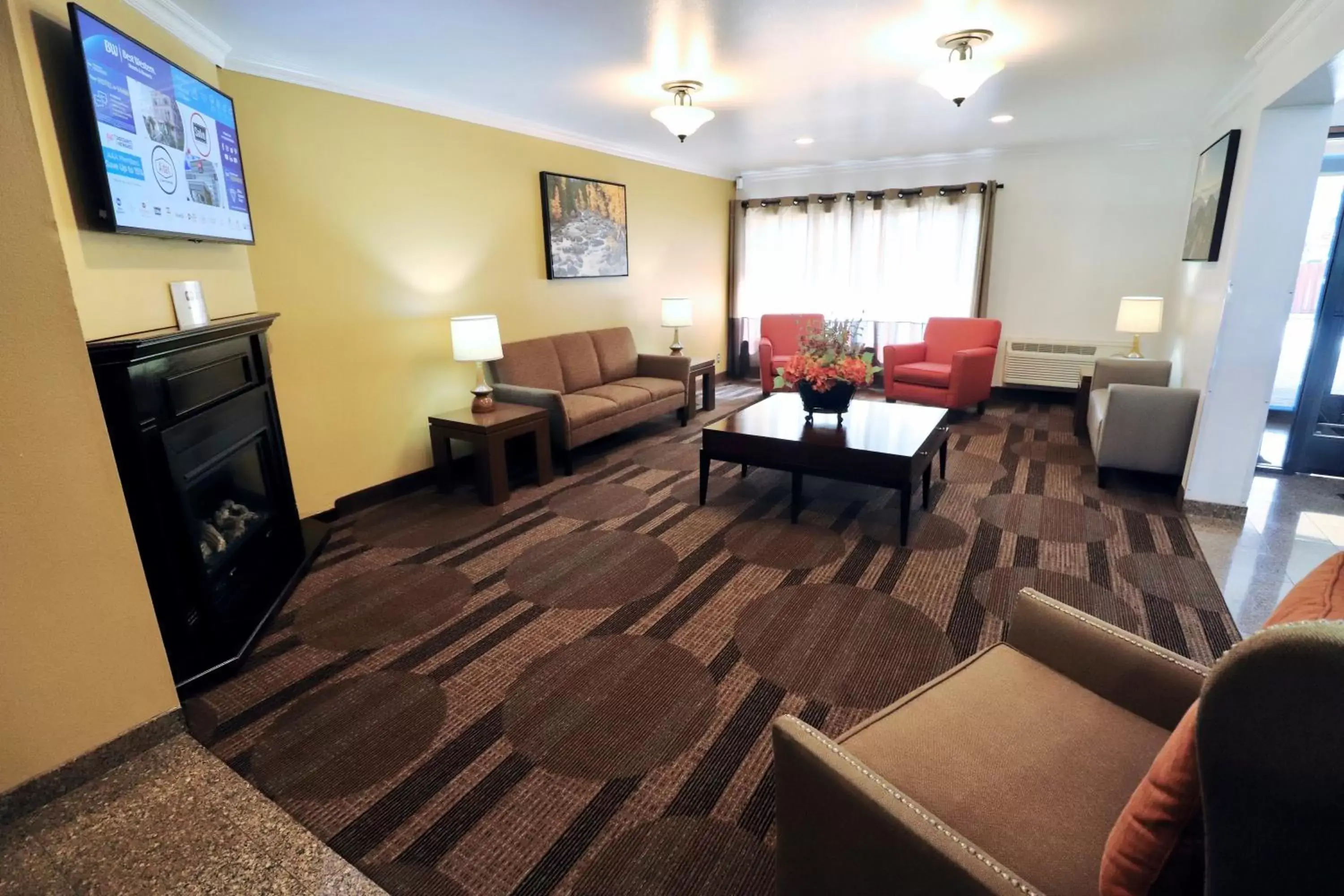 Lounge or bar, Dining Area in Best Western Chieftain Inn