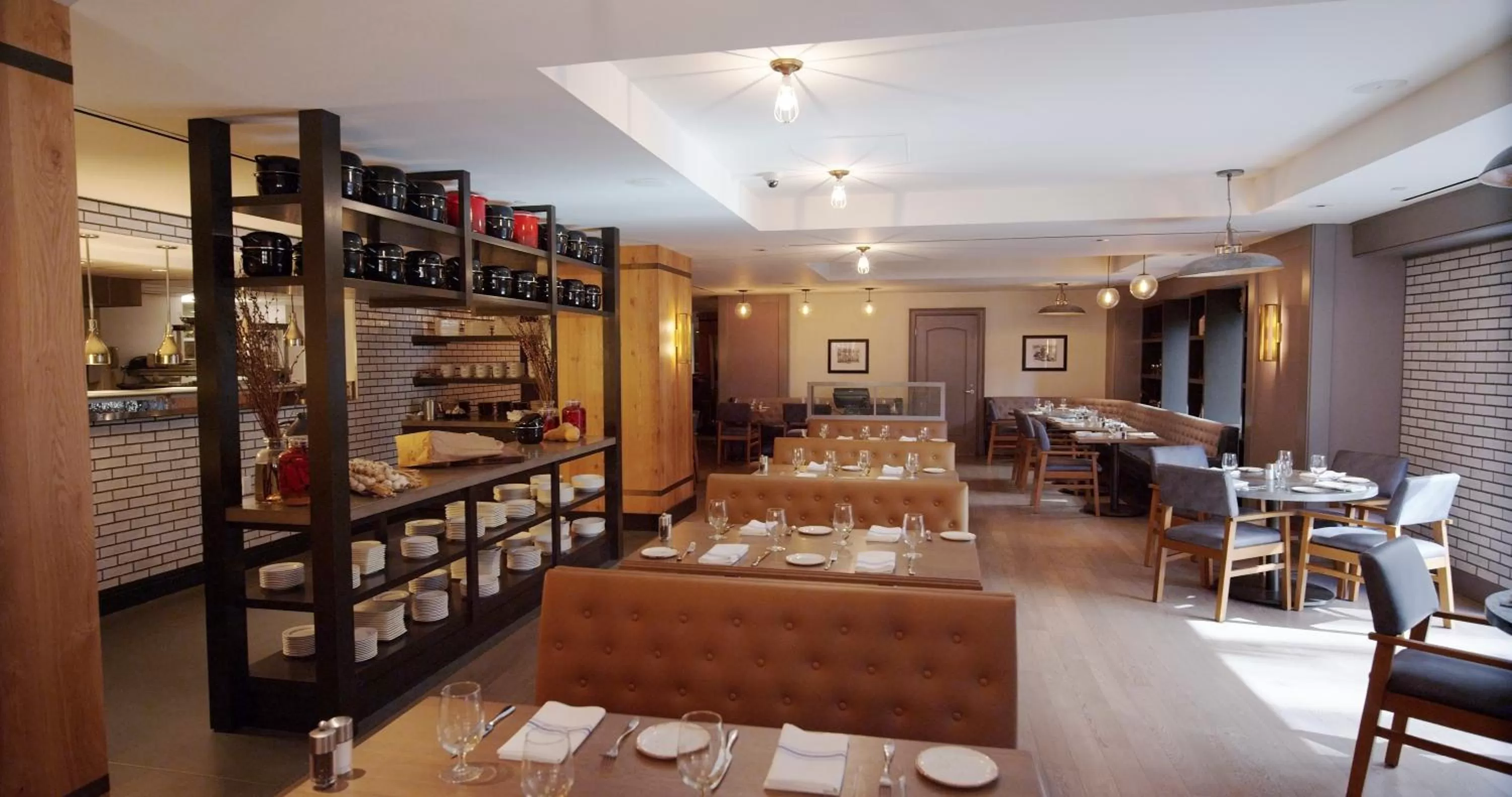 Restaurant/places to eat in Hotel AKA Back Bay