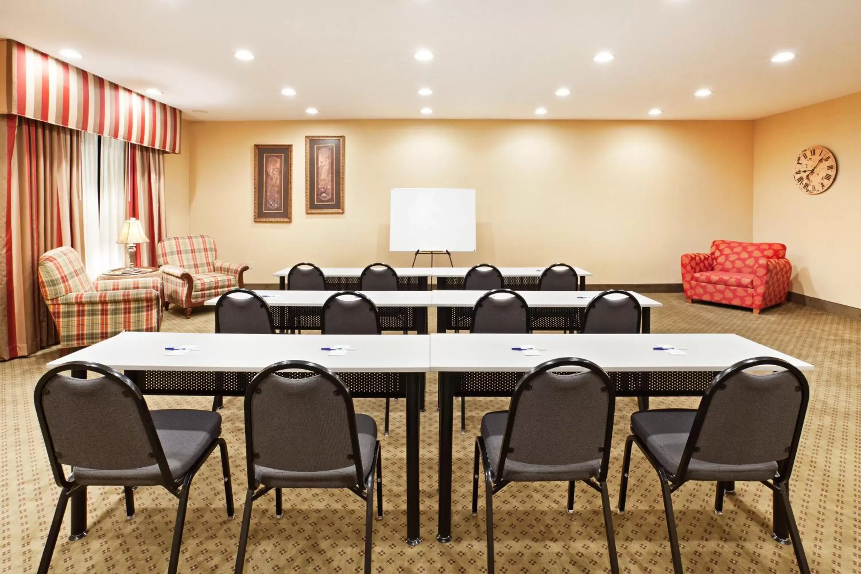 Meeting/conference room in Holiday Inn Express and Suites Pikeville, an IHG Hotel