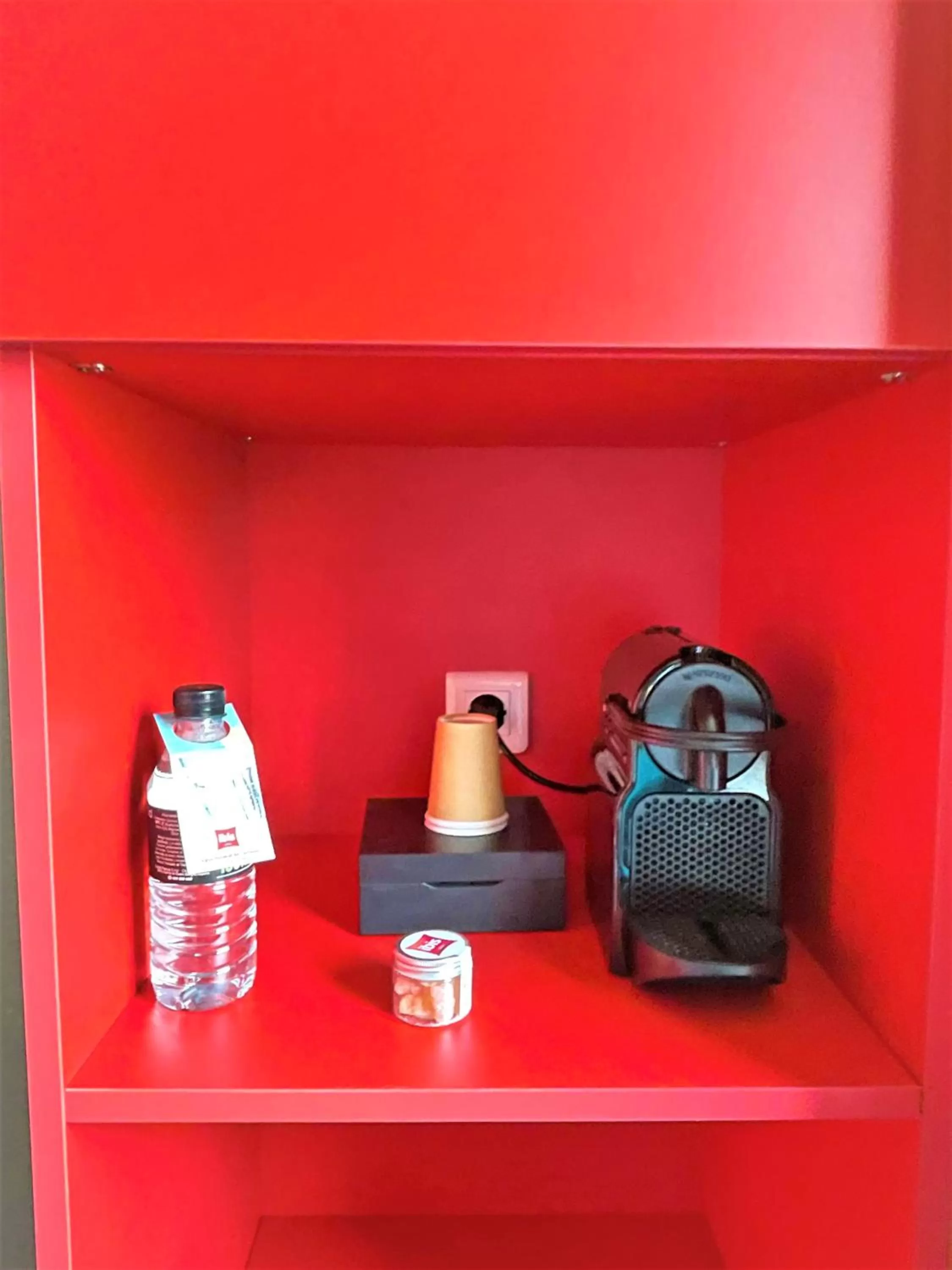 Coffee/tea facilities in Ibis Valencia Bonaire Aeropuerto