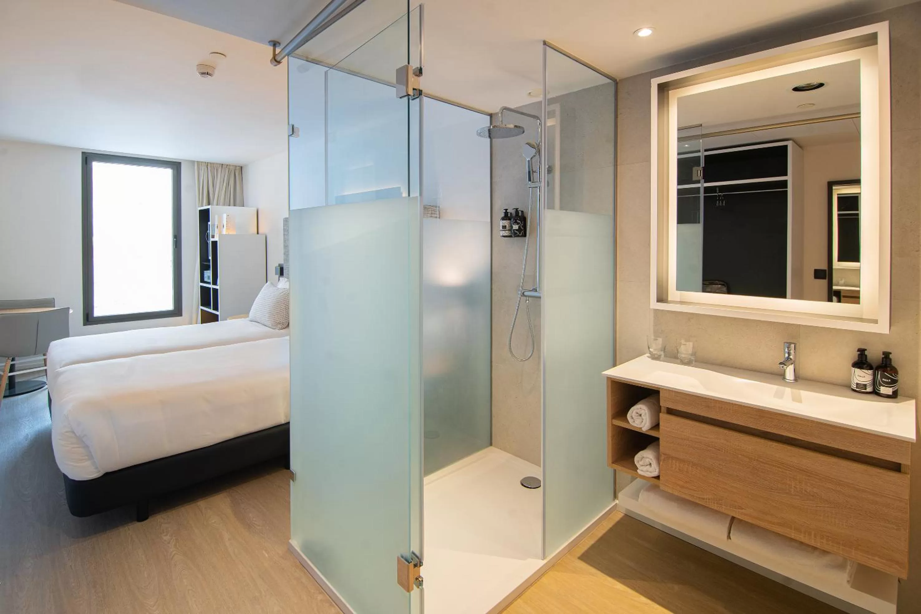 Bathroom, Bed in INNSiDE by Meliá Zaragoza