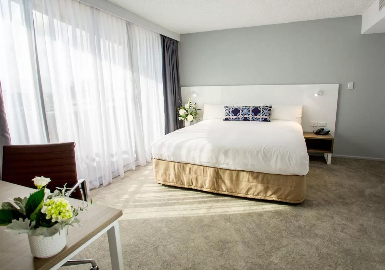 Bed in Mercure Brisbane Spring Hill