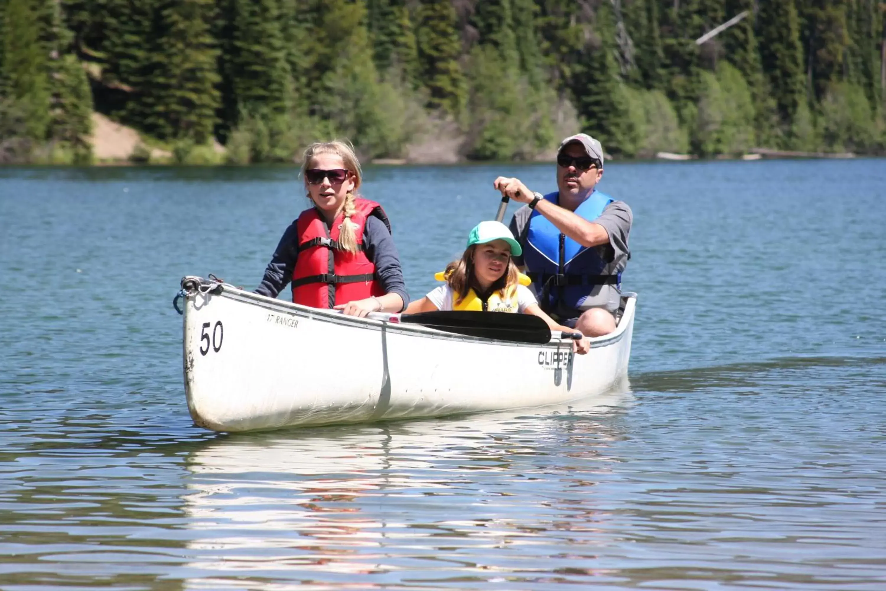 group of guests, Canoeing in Manning Park Resort