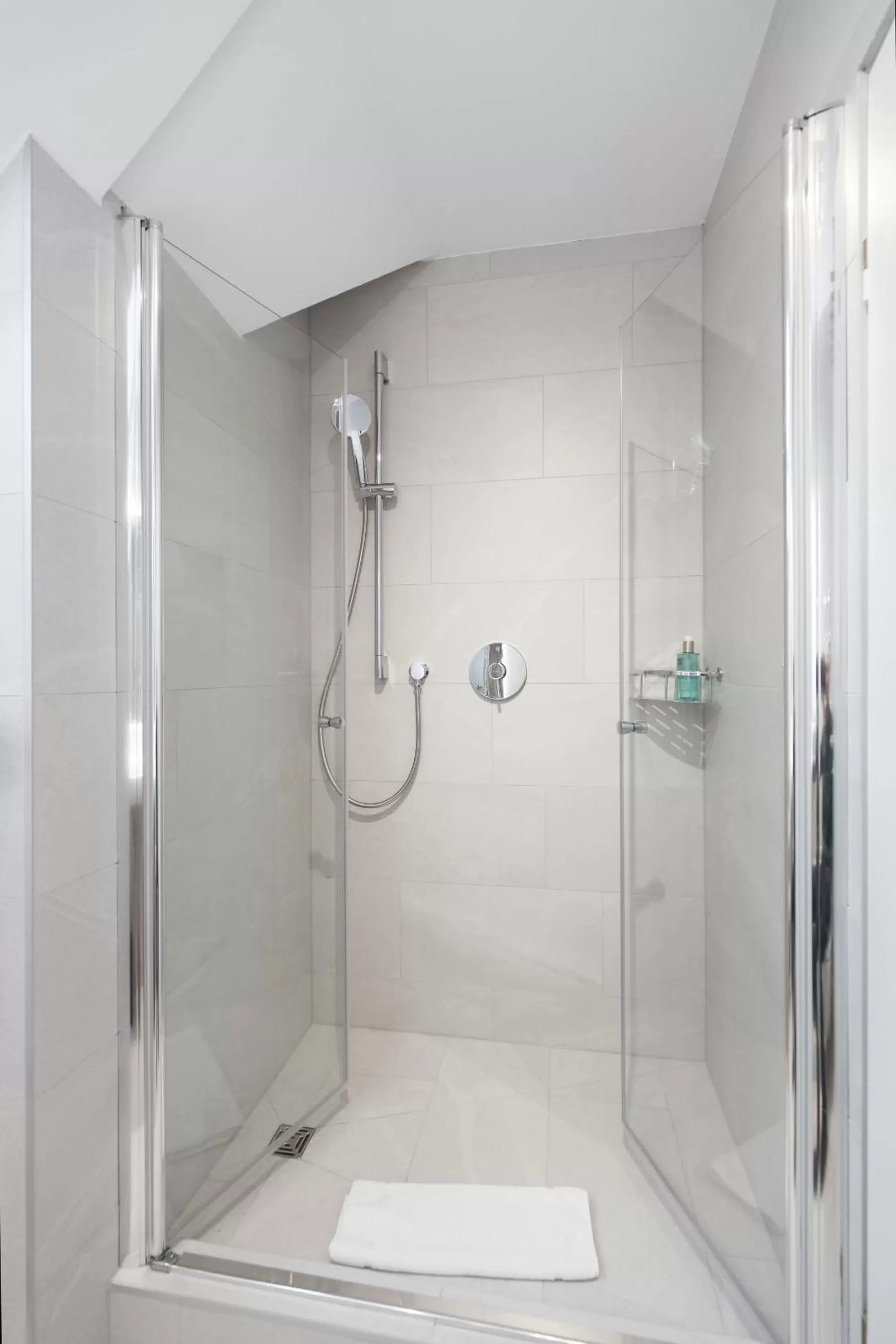 Shower in Hotel Obermaier