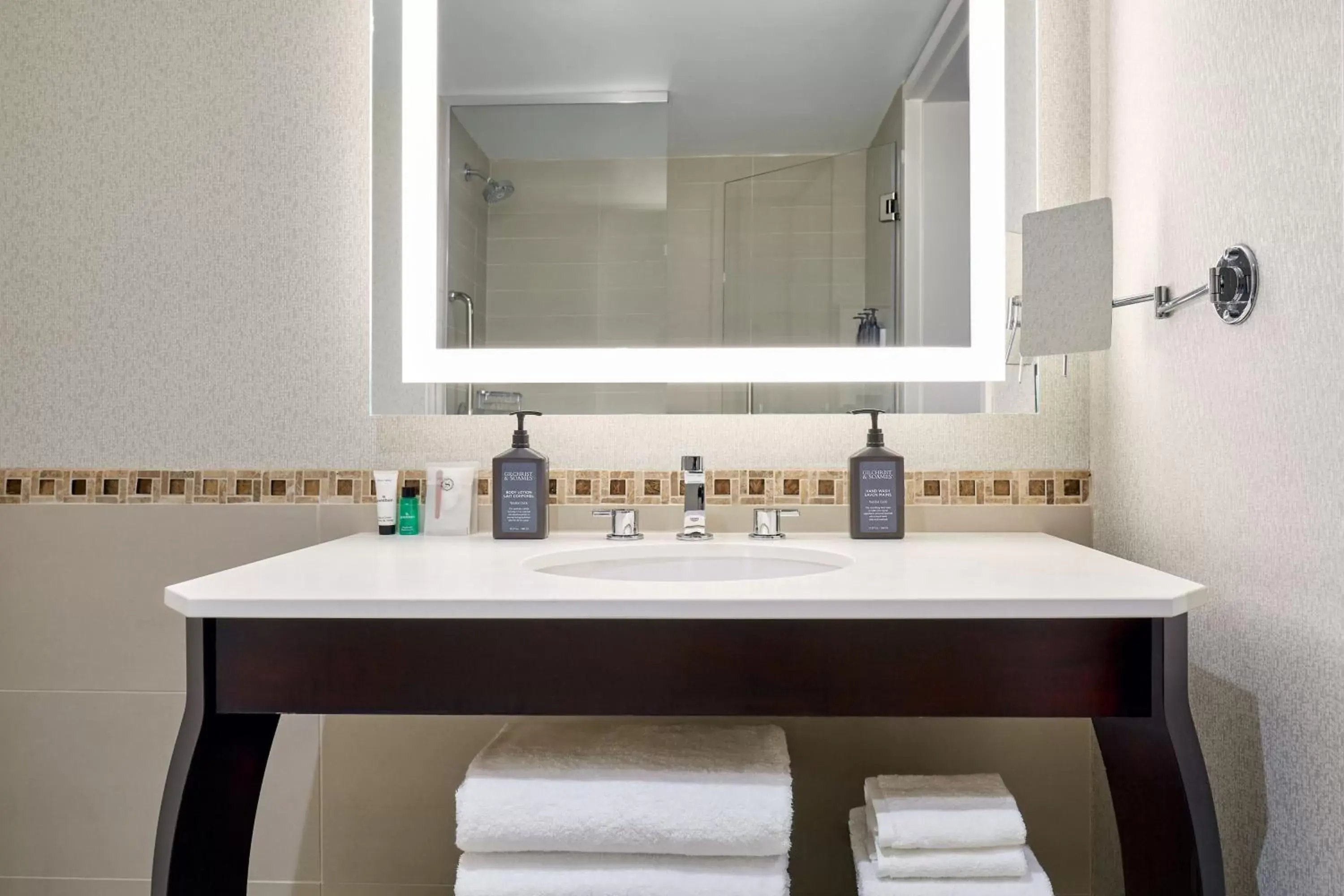 Bathroom in Sheraton Montreal Airport Hotel