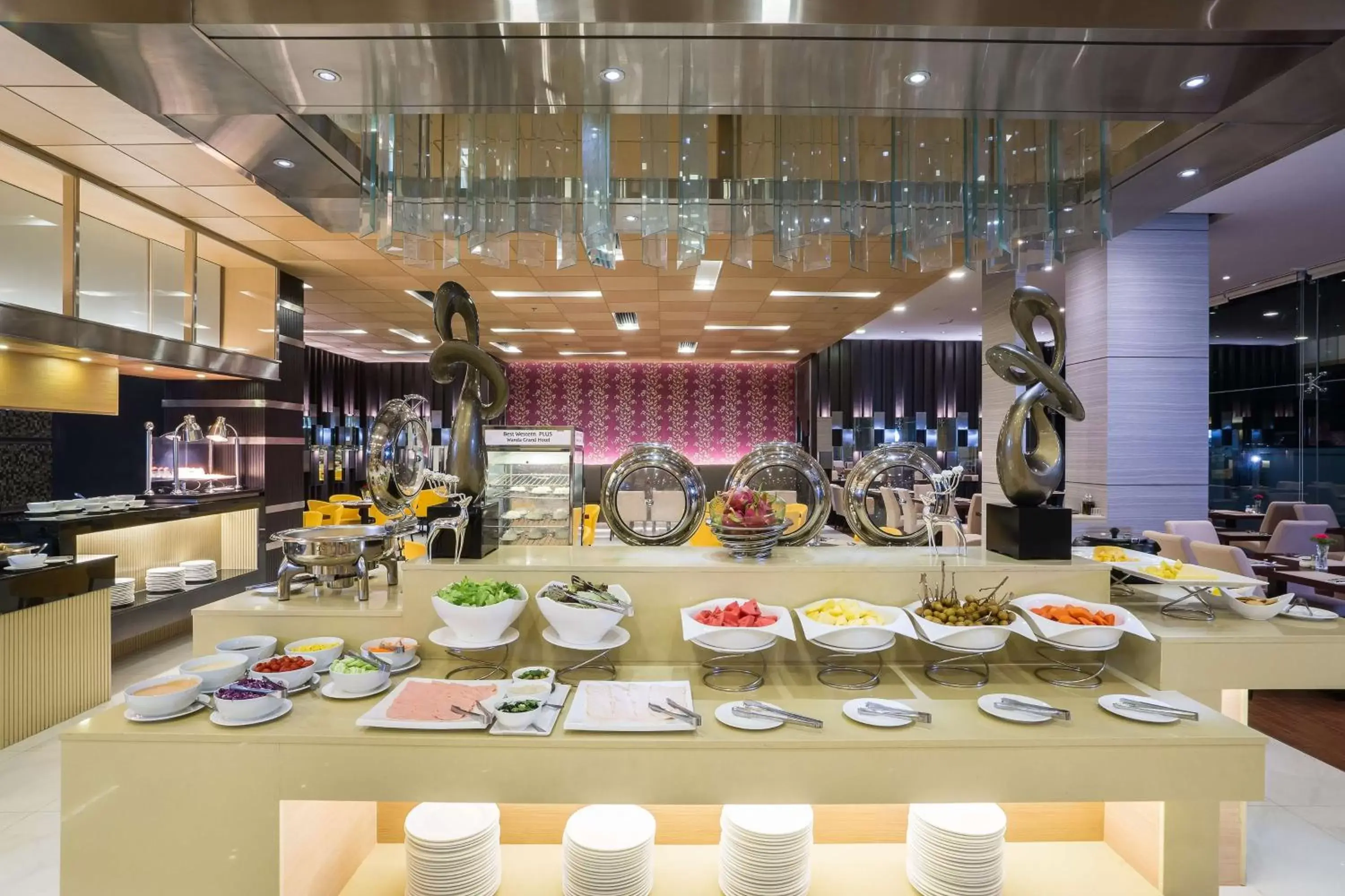 Restaurant/places to eat in Best Western Plus Wanda Grand Hotel