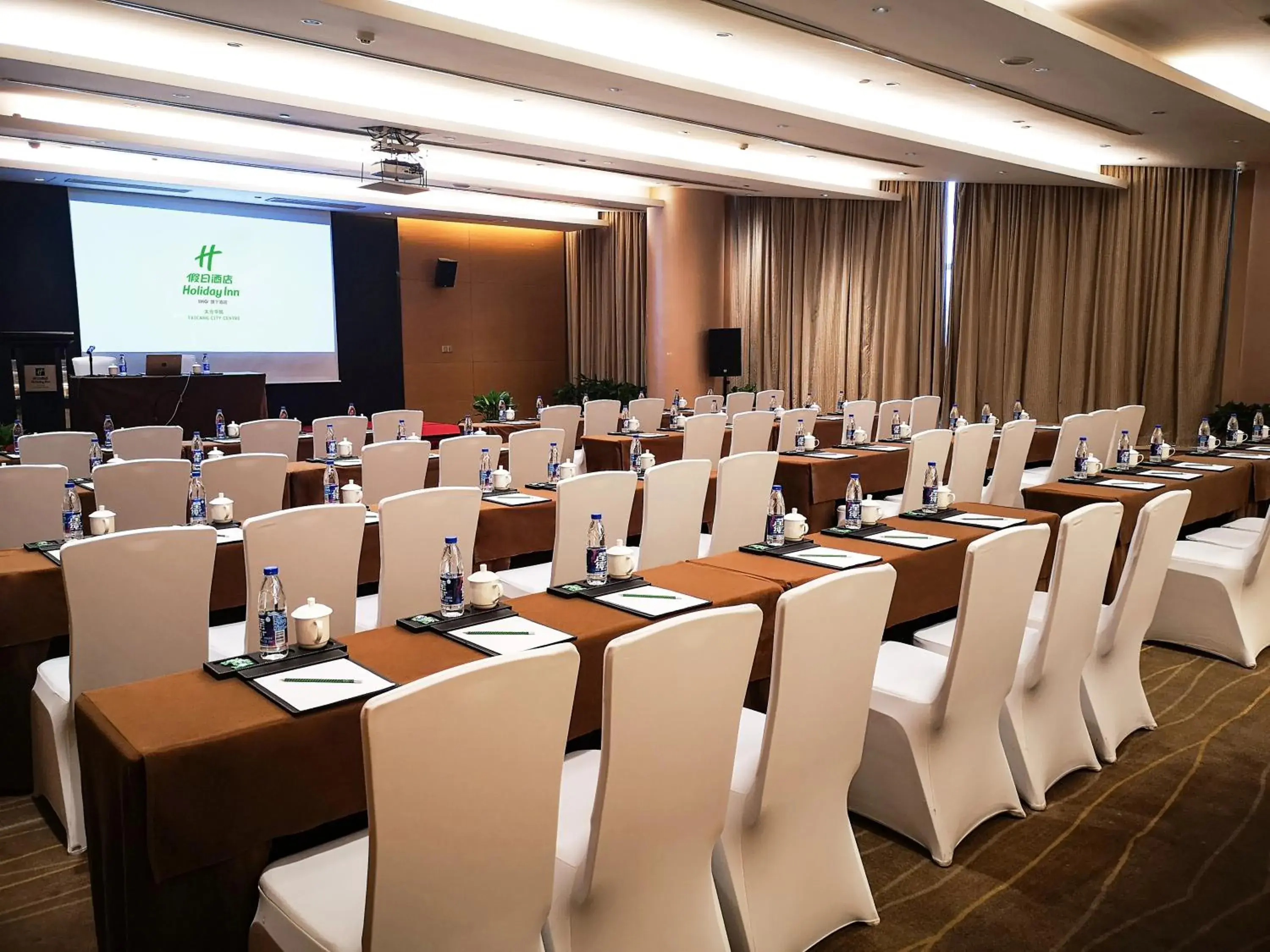 Meeting/conference room in Holiday Inn Taicang City Centre, an IHG Hotel